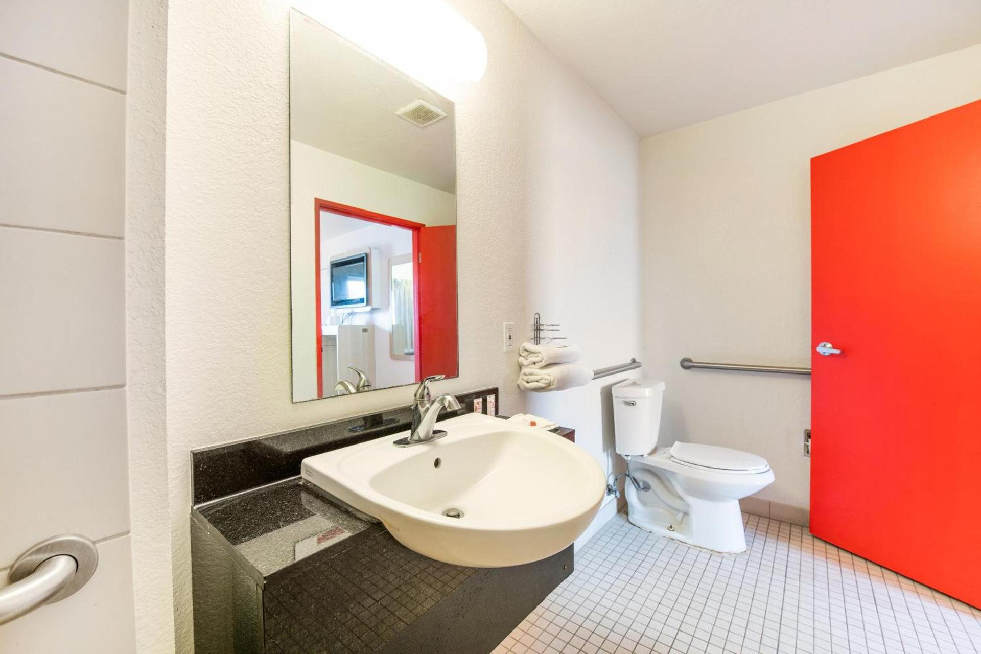 Regency Inn Tulsa photo 20