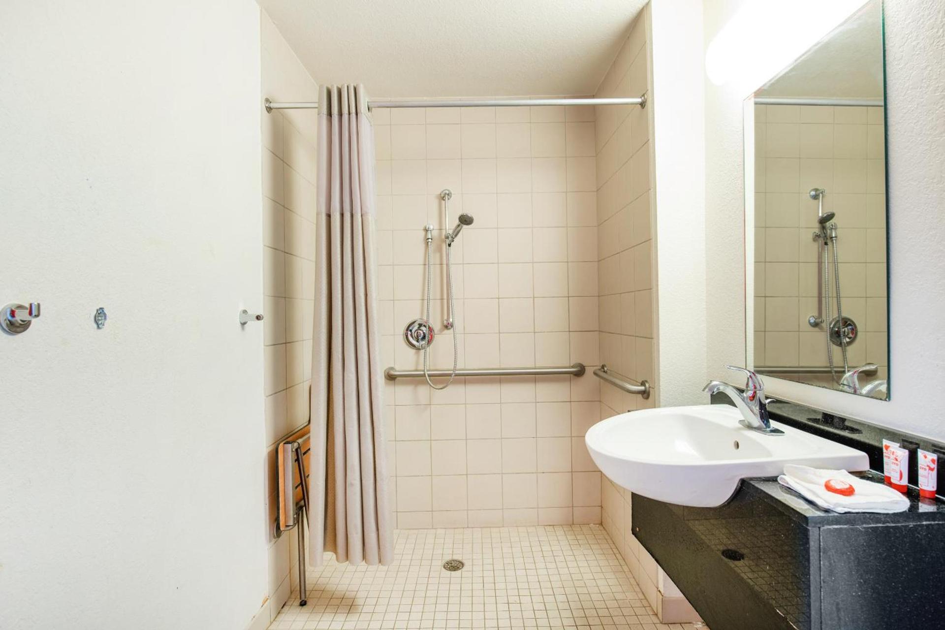Regency Inn Tulsa photo 15