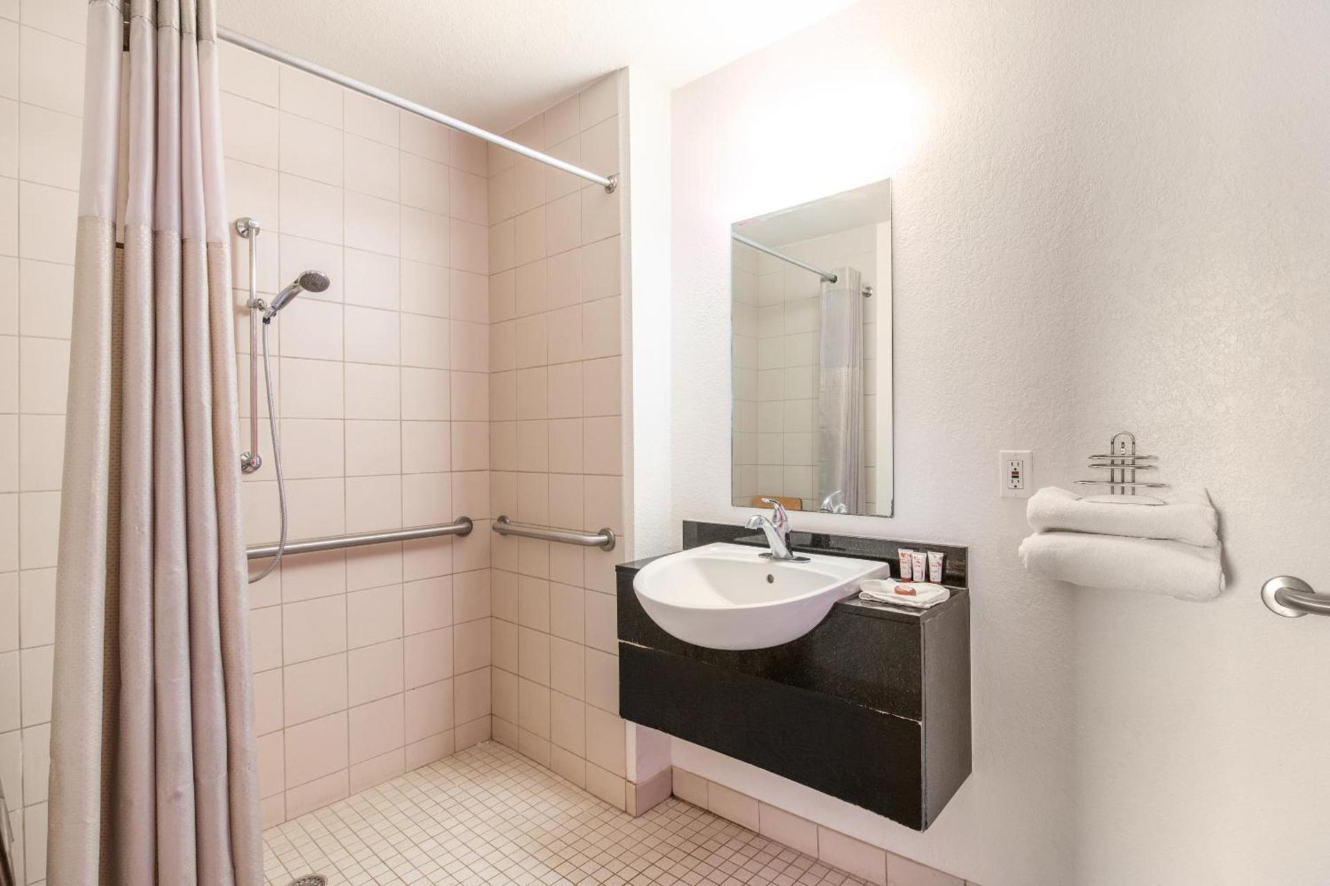 Regency Inn Tulsa photo 19