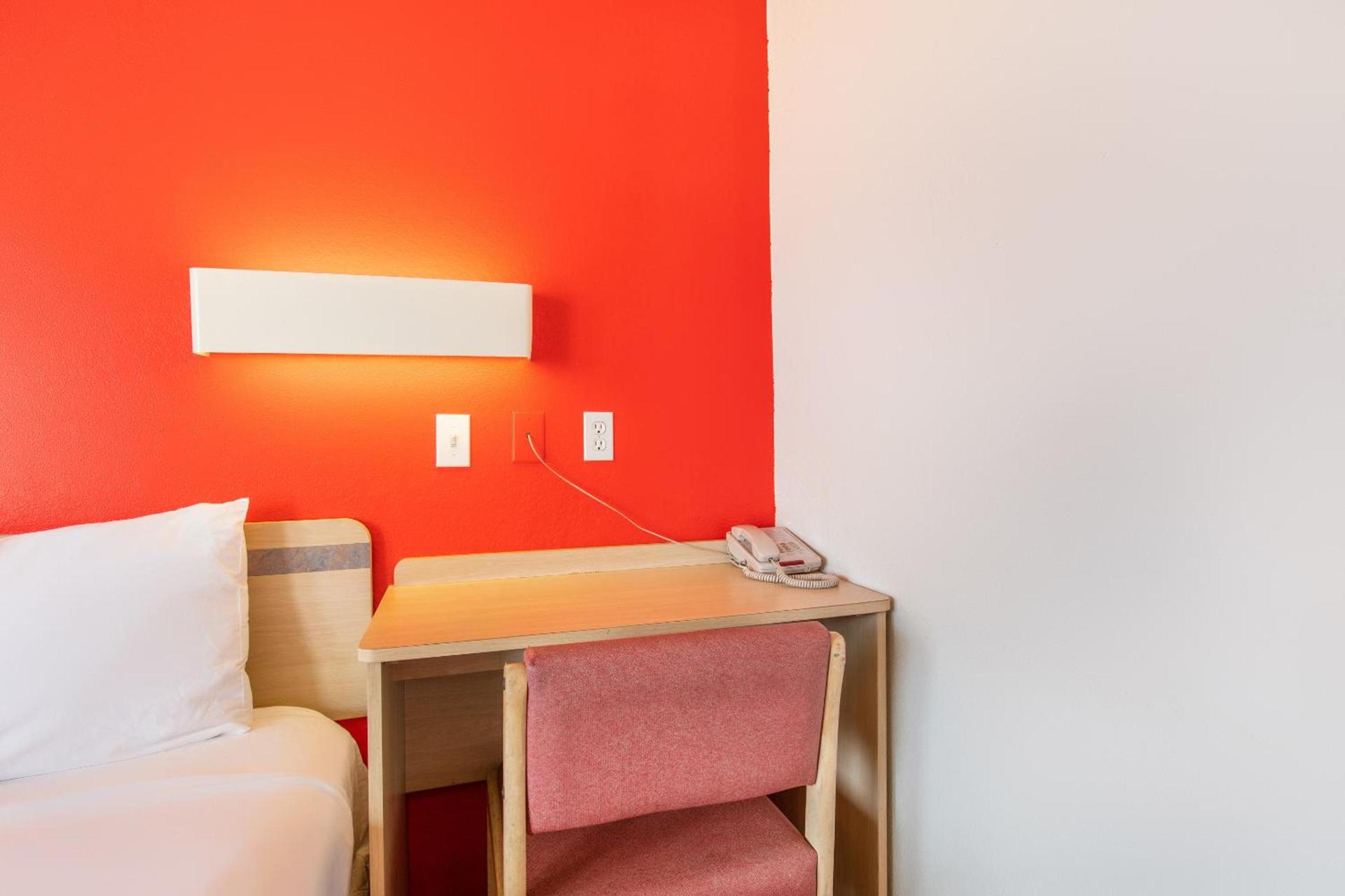 Regency Inn Tulsa photo 13