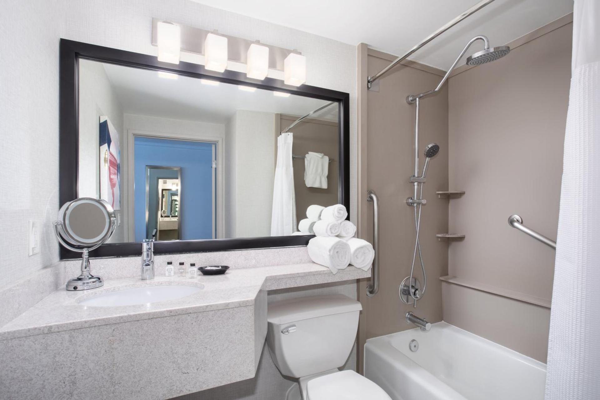 Crowne Plaza Costa Mesa Orange County by IHG photo 46