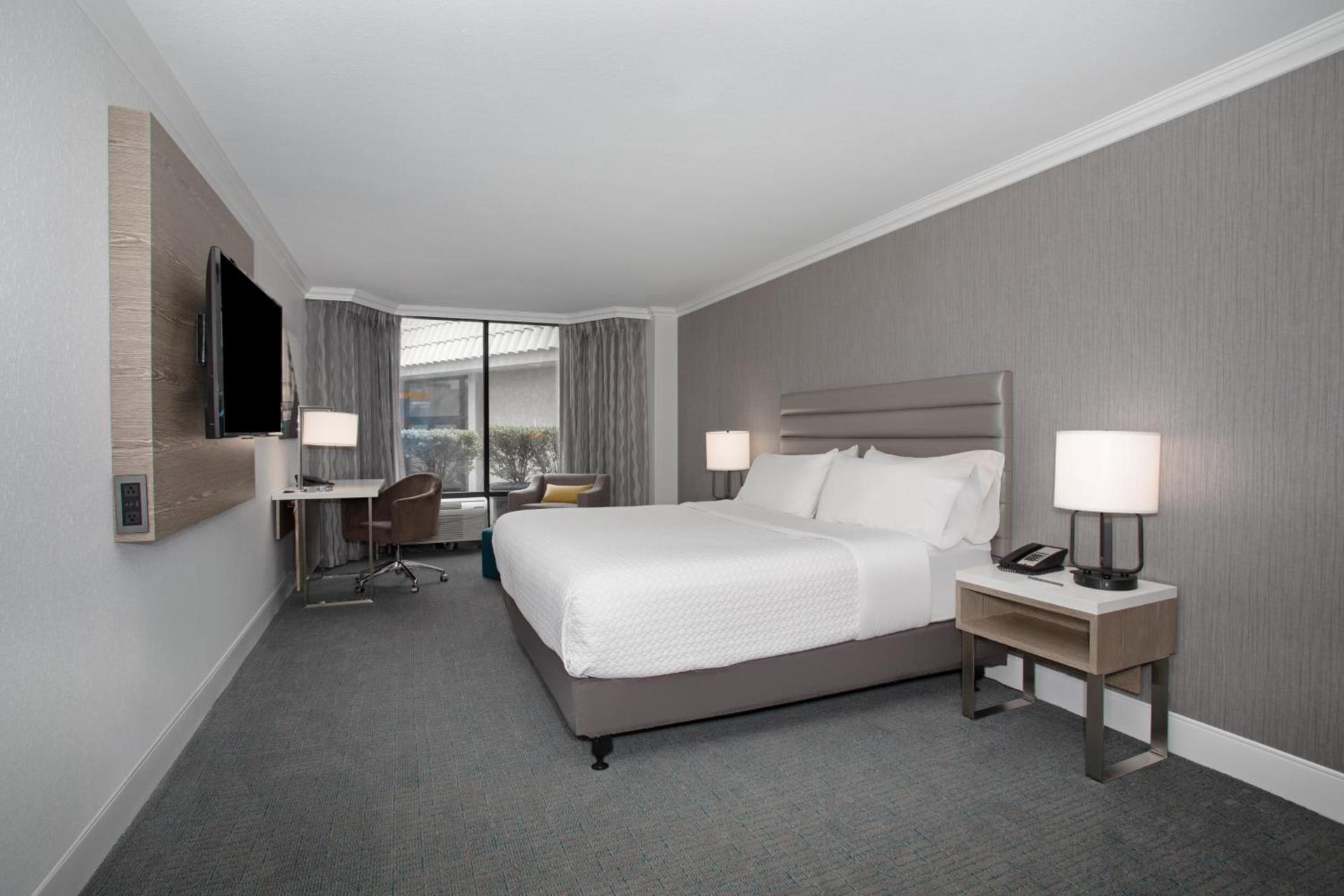 Crowne Plaza Costa Mesa Orange County by IHG photo 48