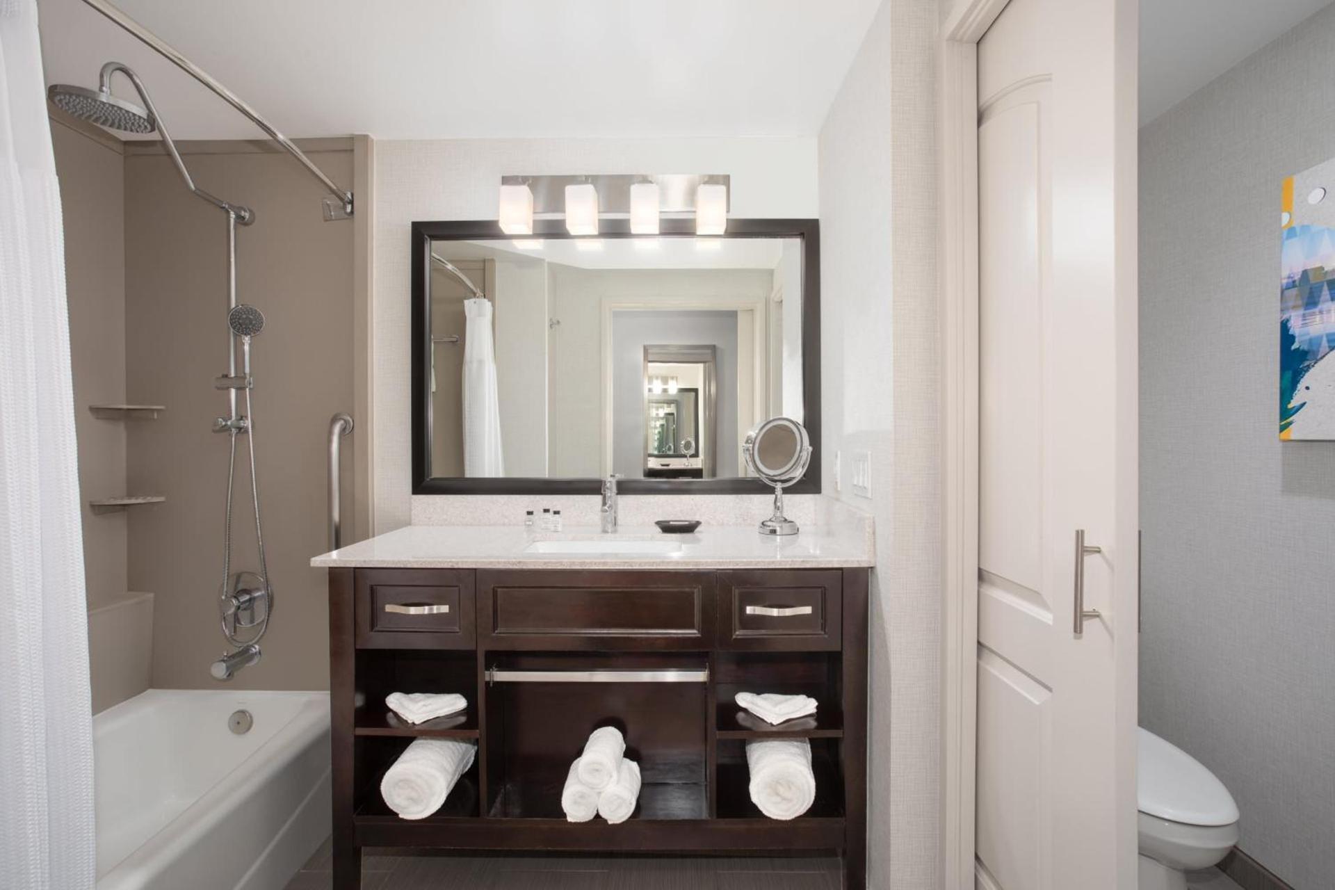 Crowne Plaza Costa Mesa Orange County by IHG photo 59