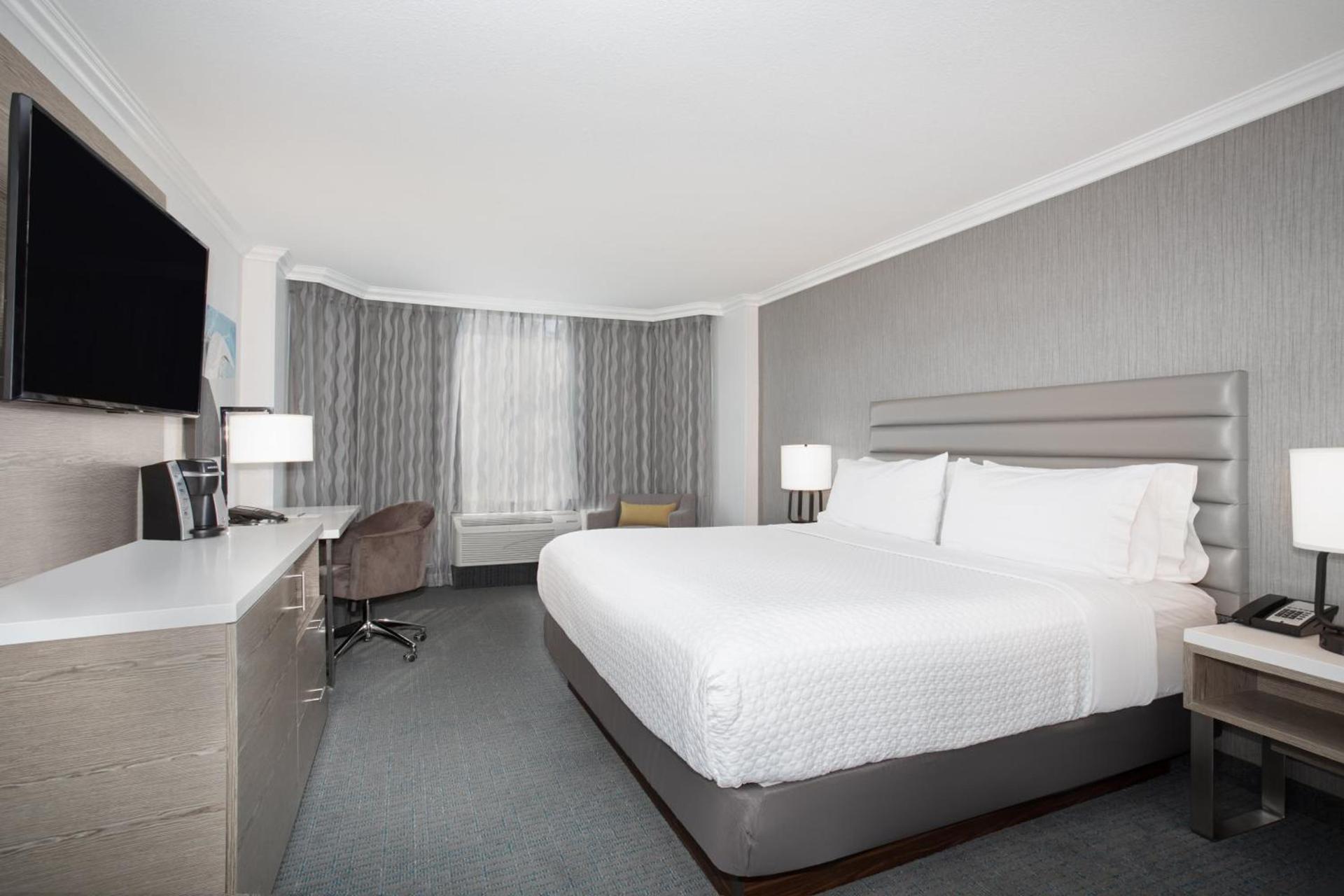 Crowne Plaza Costa Mesa Orange County by IHG photo 56