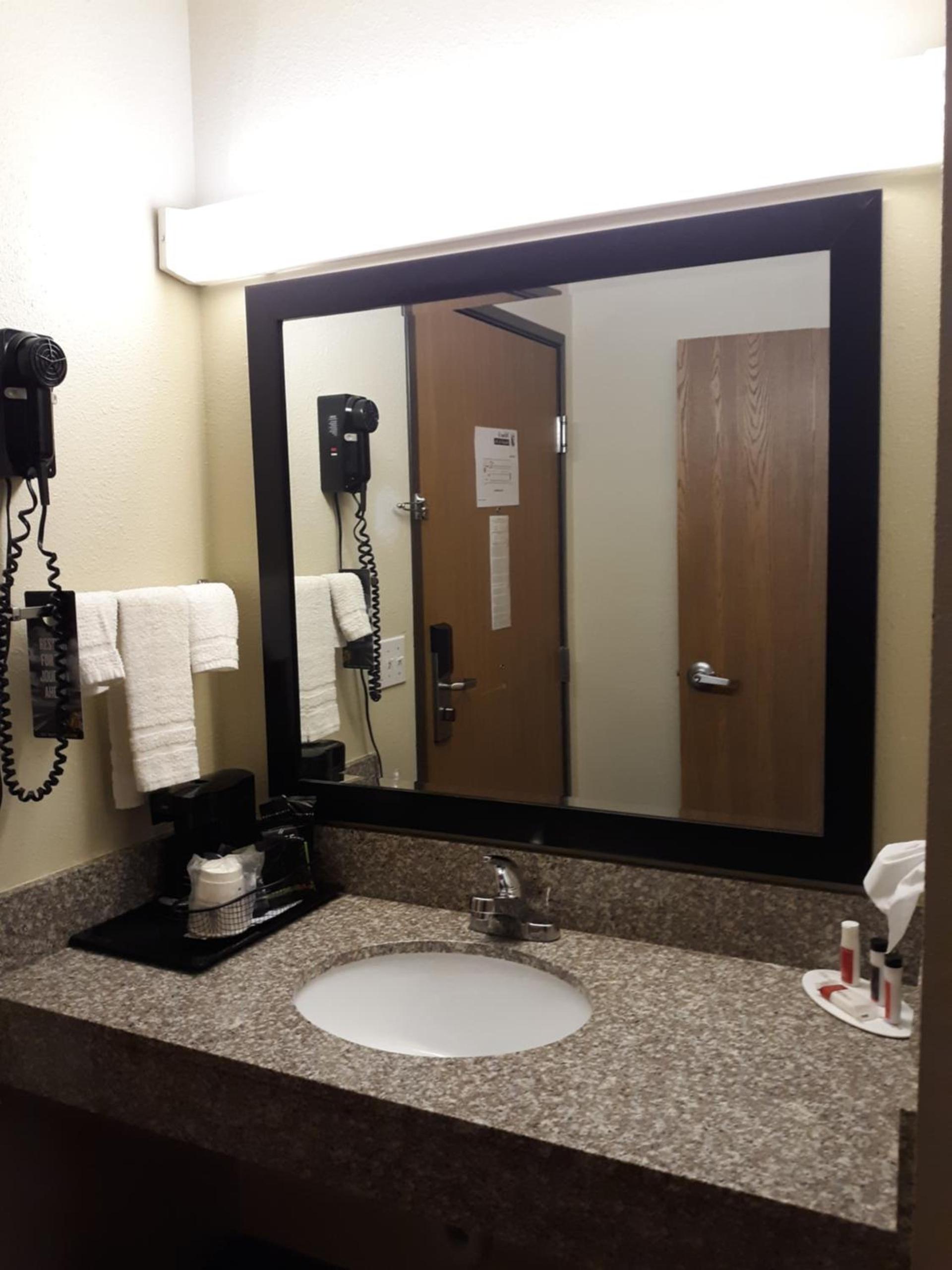 Super 8 by Wyndham Mound City photo 23