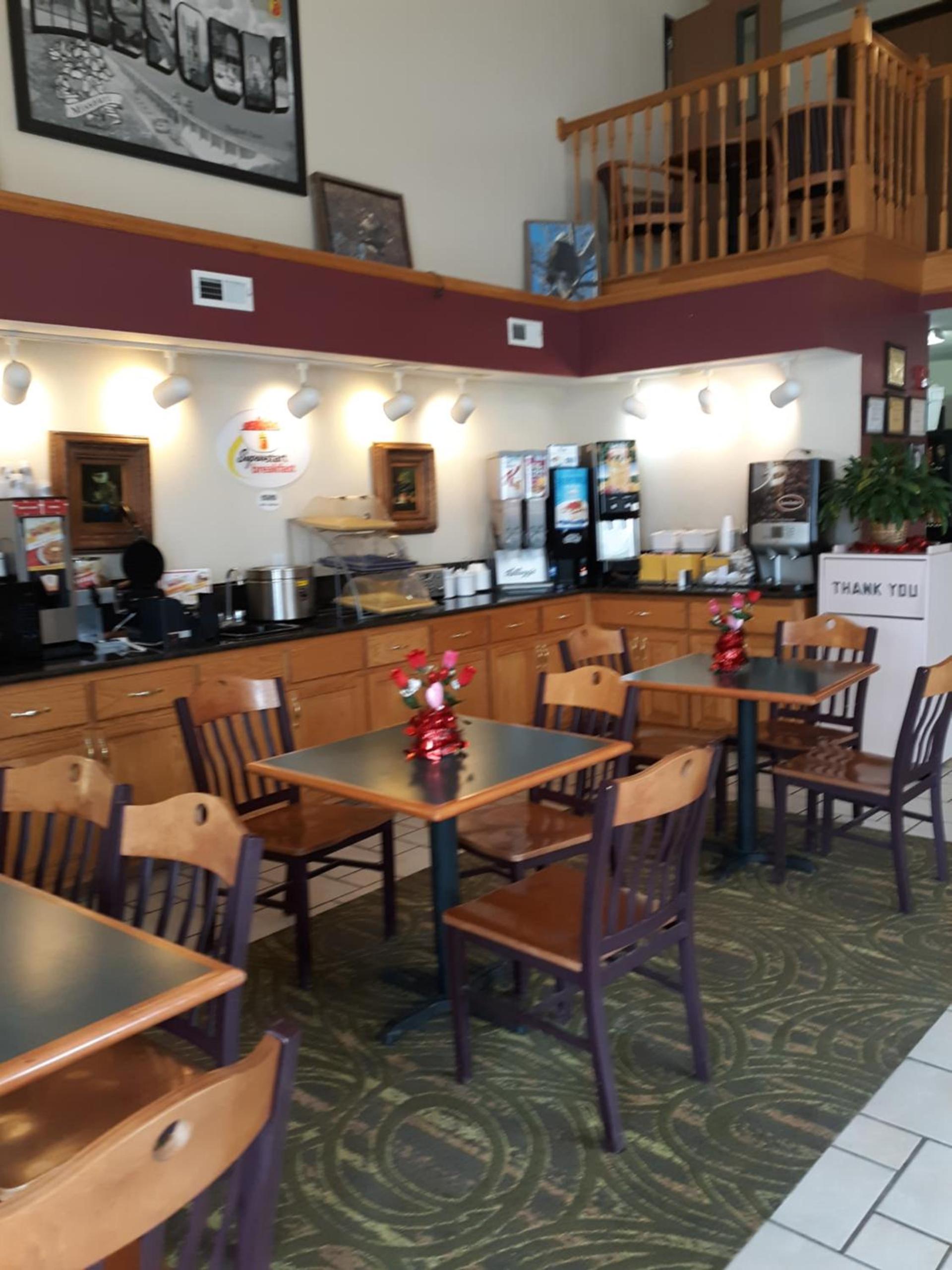 Super 8 by Wyndham Mound City photo 22