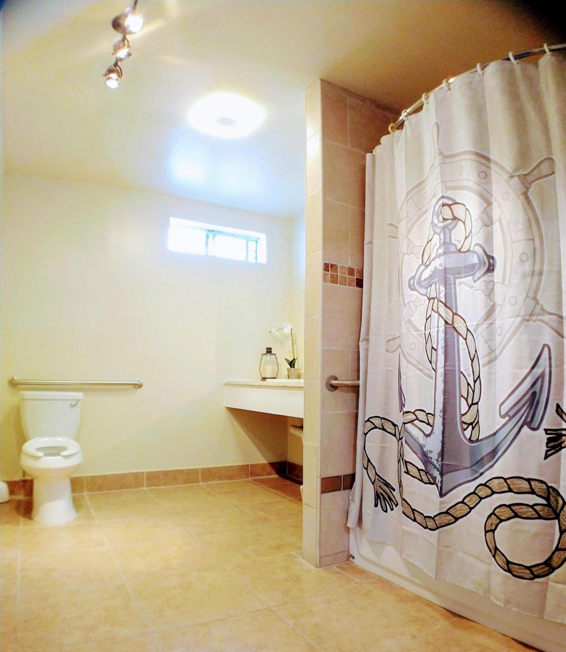 Anchor Pointe Inn photo 19