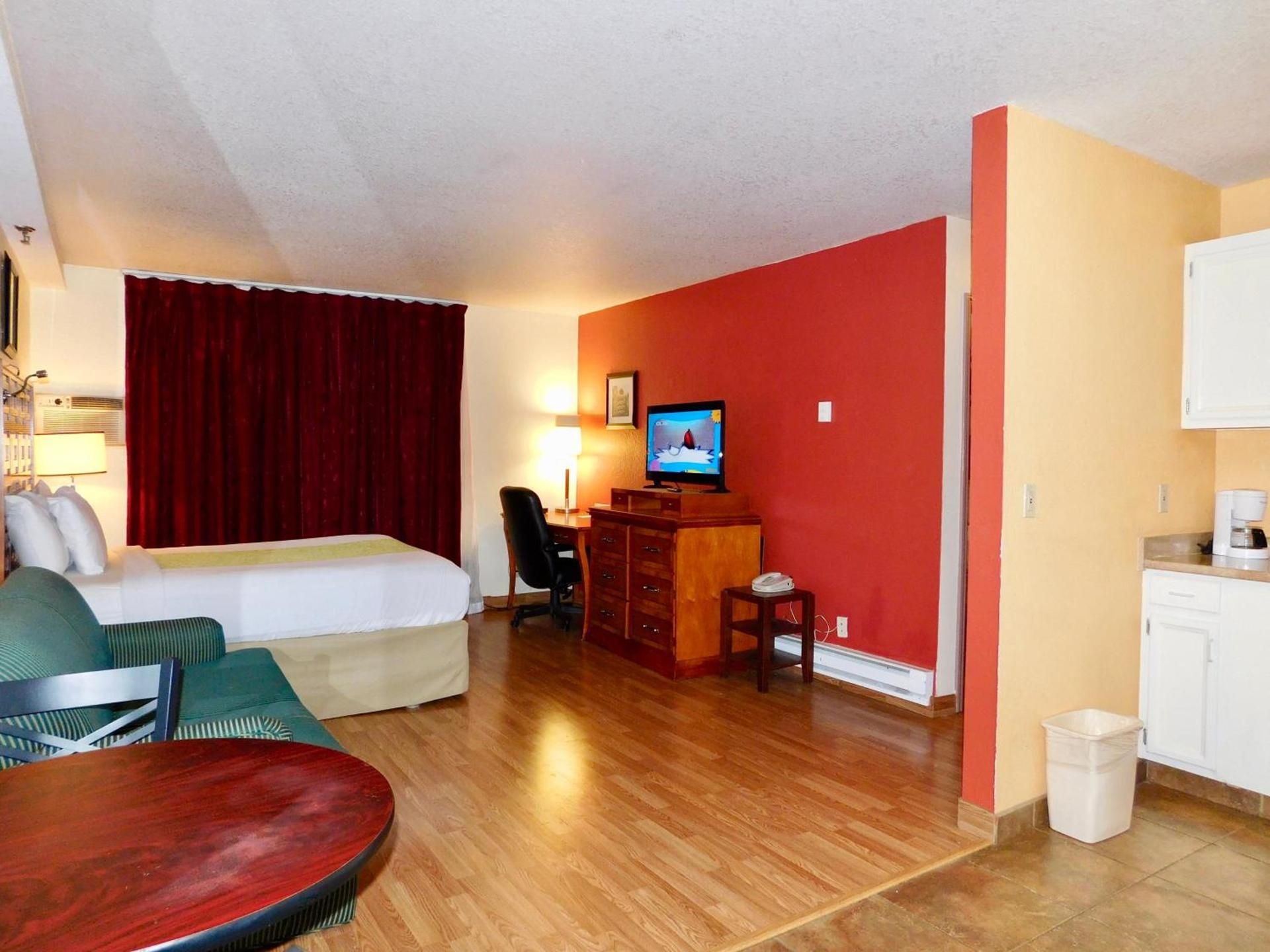 Americas Best Value Inn & Suites Anchorage Airport photo 25