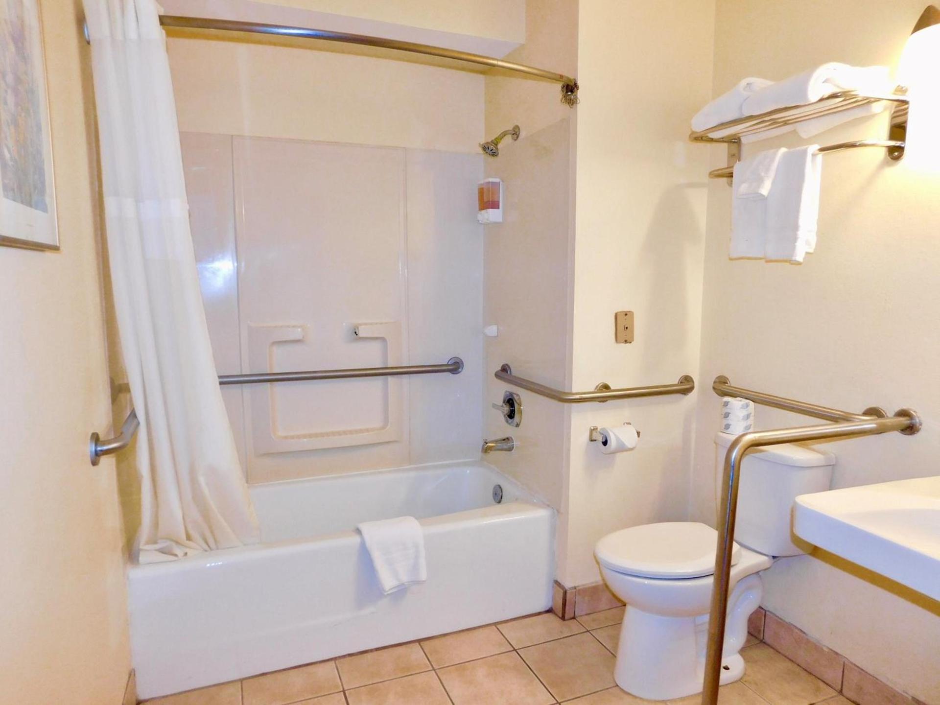 Americas Best Value Inn & Suites Anchorage Airport photo 21