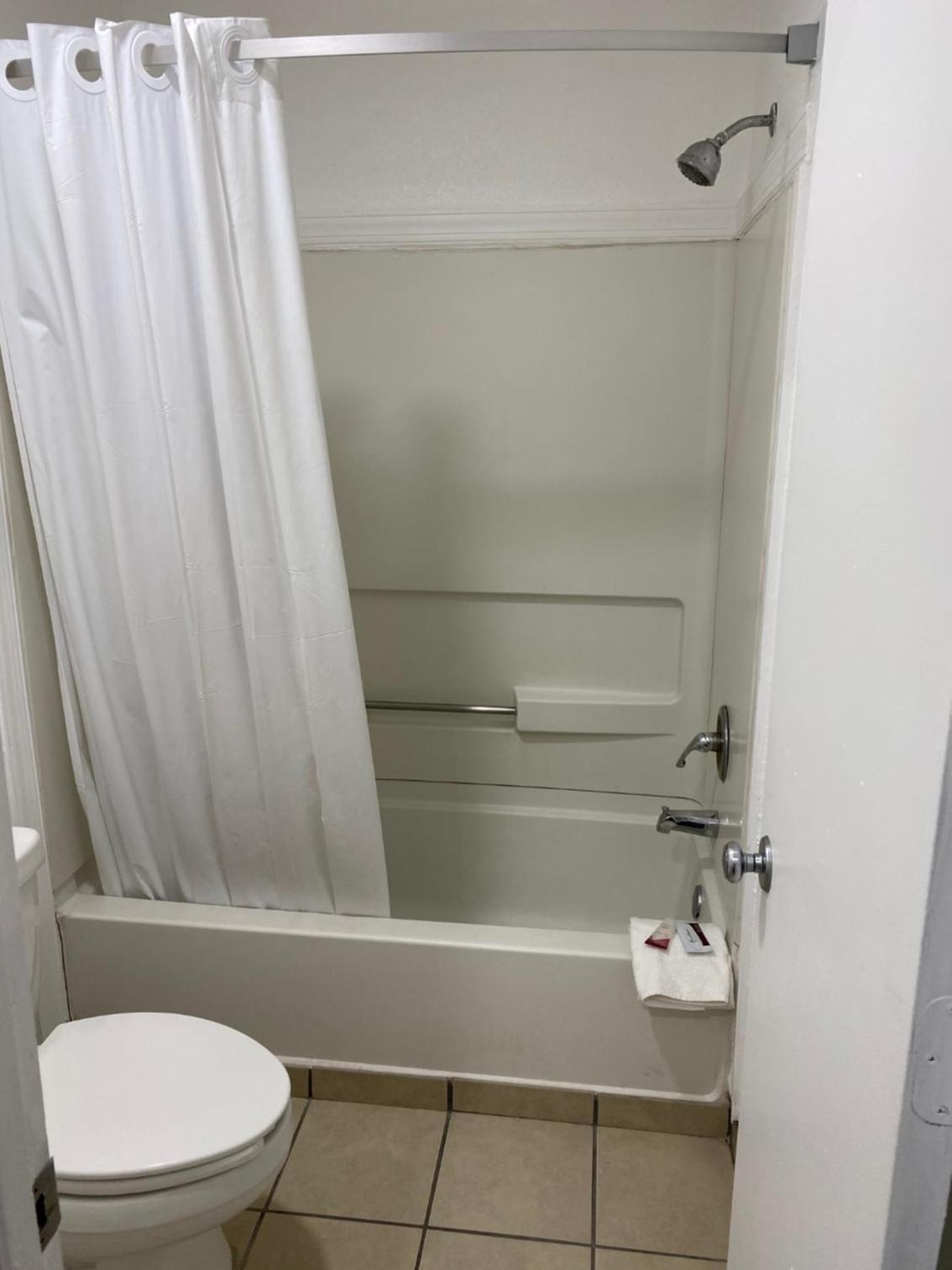 Desert Sands Inn & Suites photo 8
