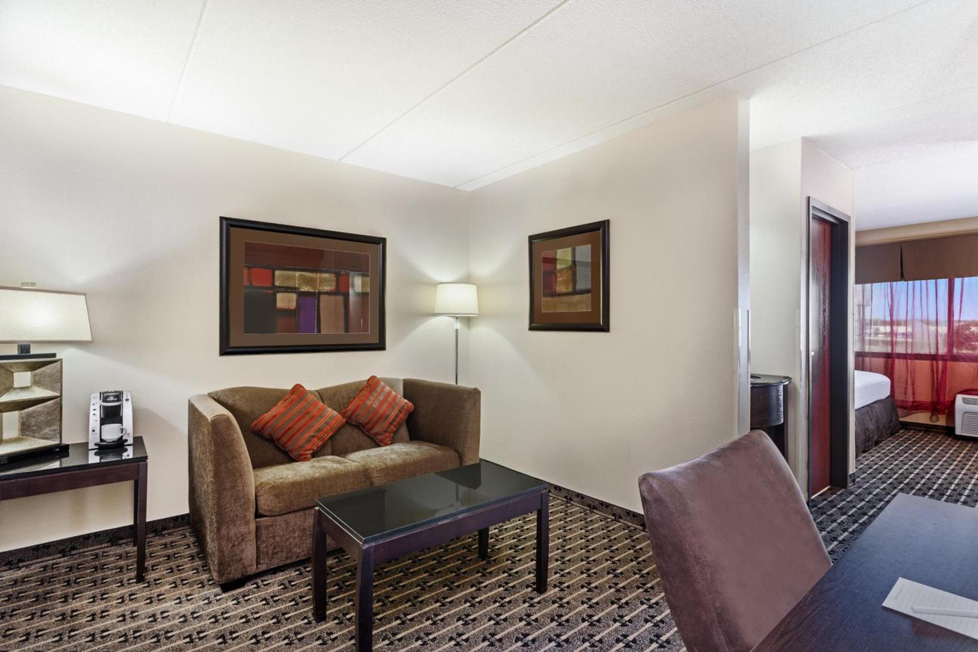 Crowne Plaza Milwaukee Airport by IHG photo 24