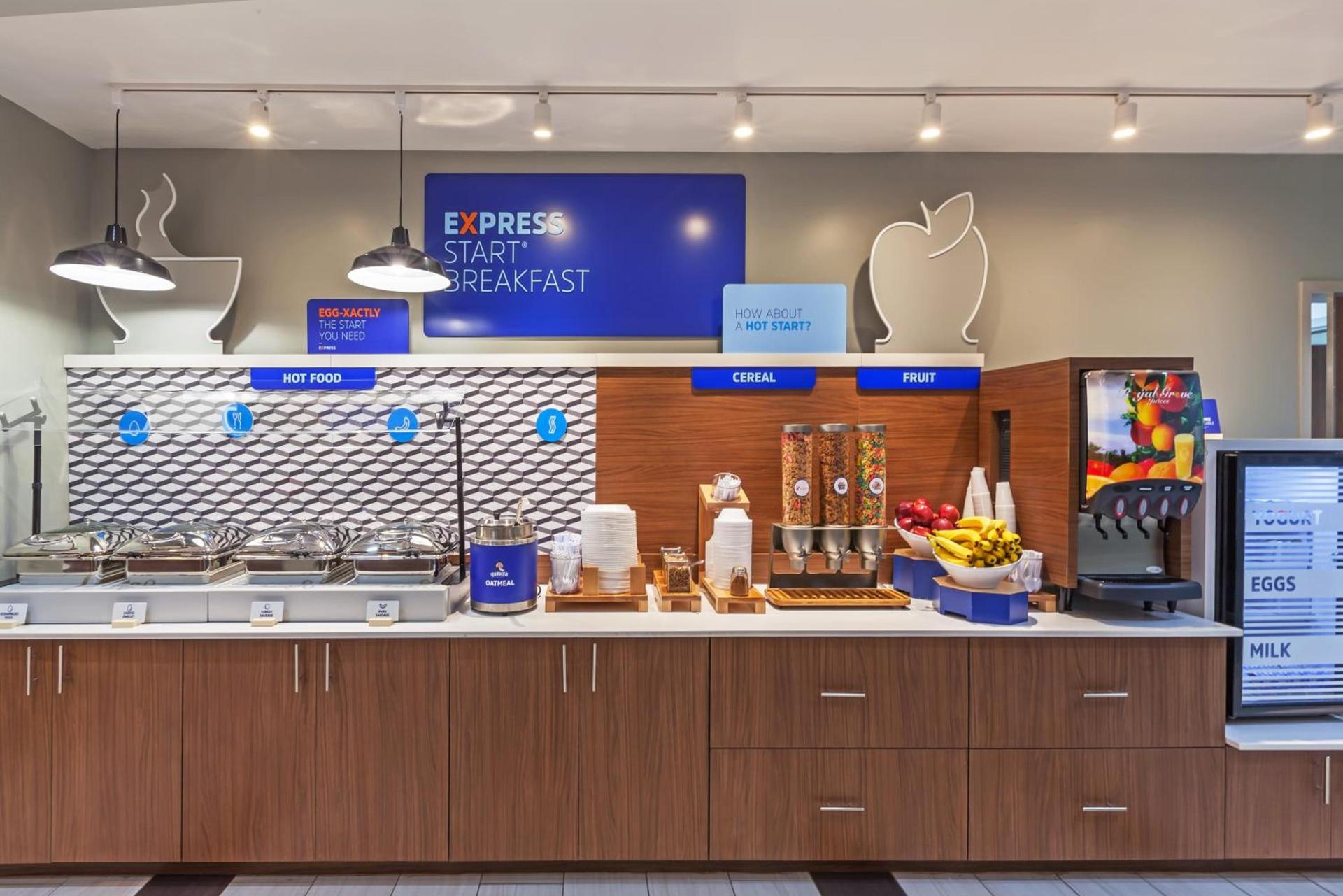 Holiday Inn Express & Suites Tulsa South - Woodland Hills by IHG photo 11