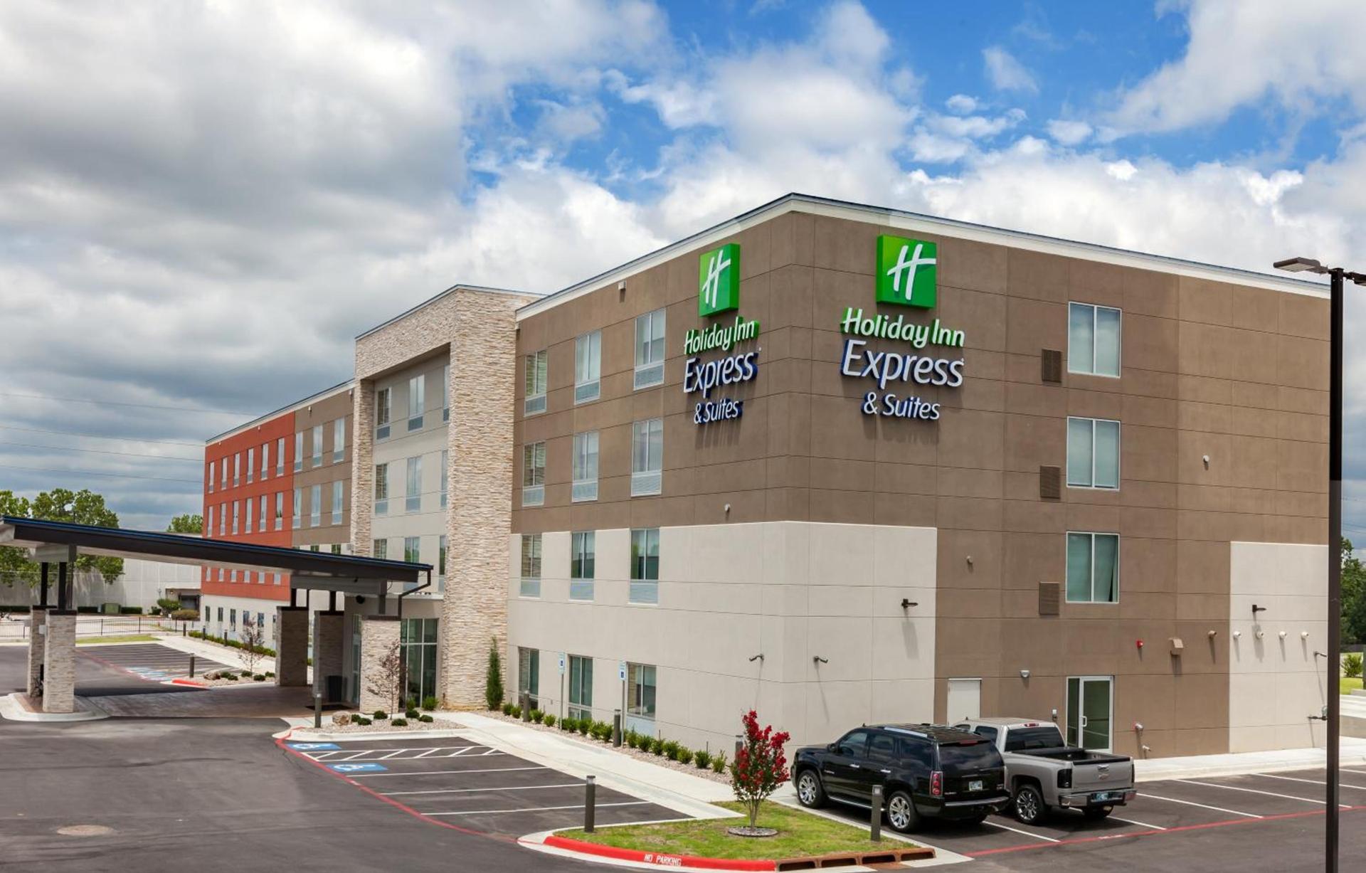 Holiday Inn Express & Suites Tulsa South - Woodland Hills by IHG — hotel in Tulsa