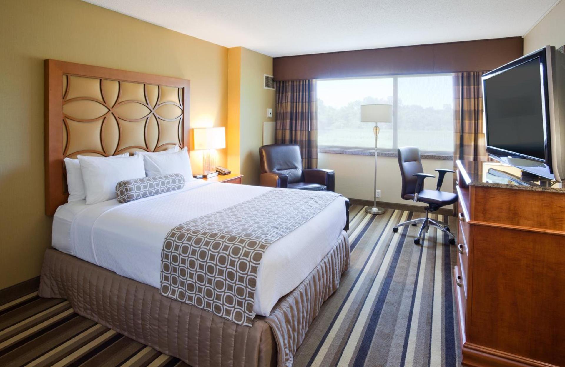 Crowne Plaza Minneapolis West by IHG photo 37
