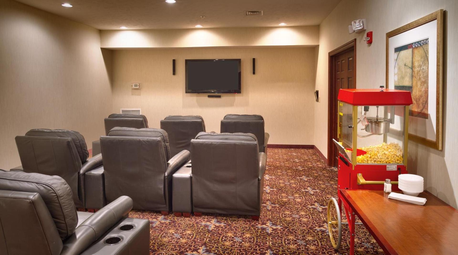 Staybridge Suites Omaha 80th and Dodge by IHG photo 7