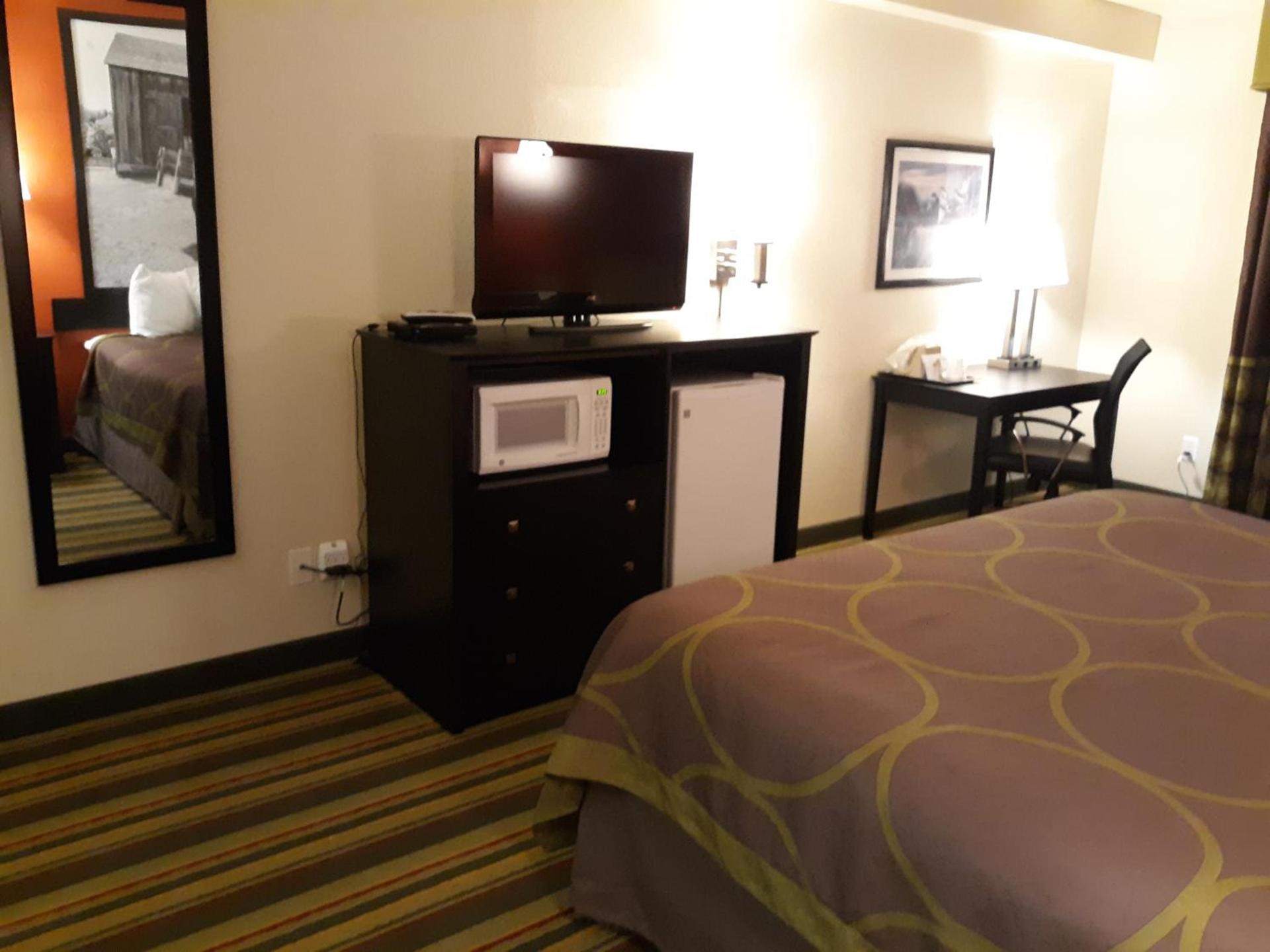 Super 8 by Wyndham Mound City photo 17