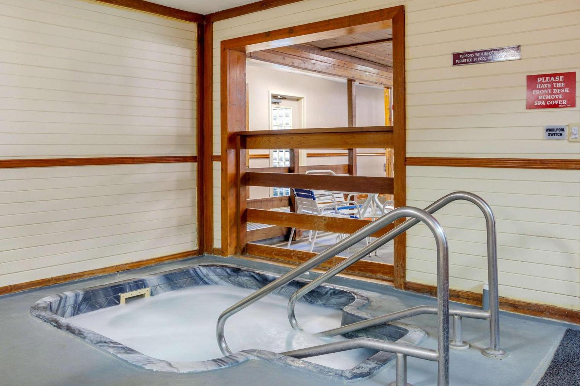 Quality Inn & Suites Prairie Du Chien photo 35