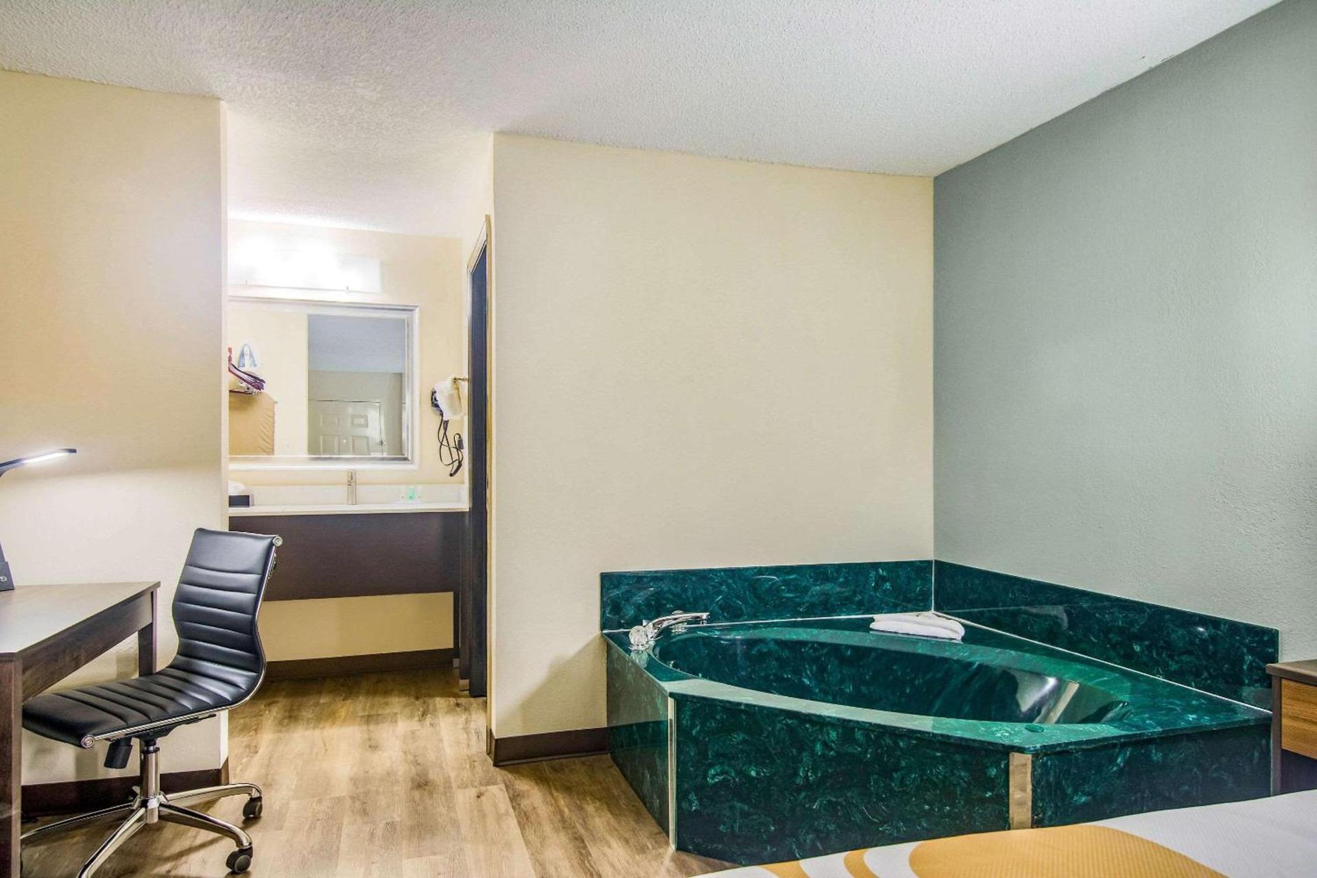 Quality Inn & Suites Lake City photo 33