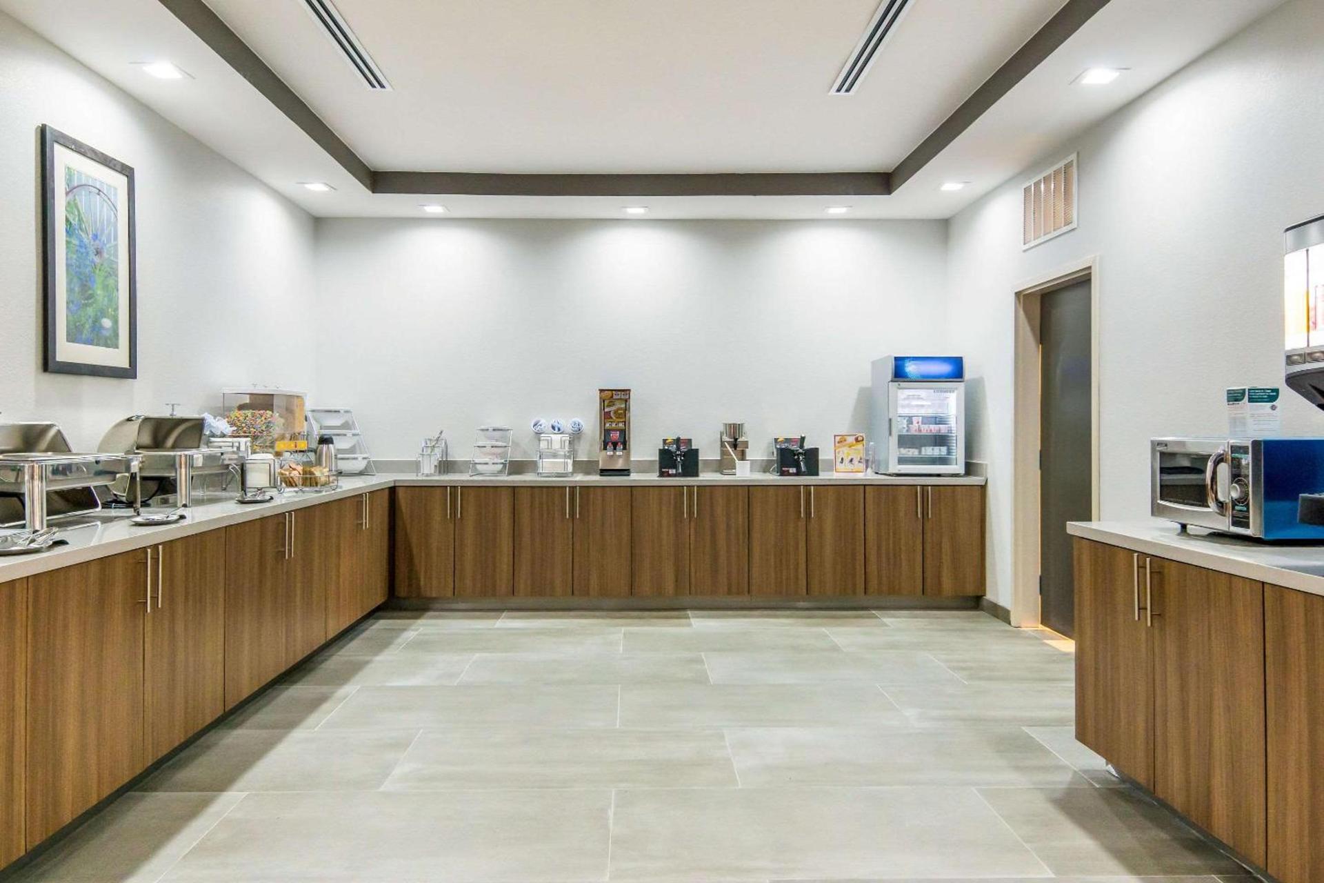 Comfort Suites DeSoto Dallas South photo 42