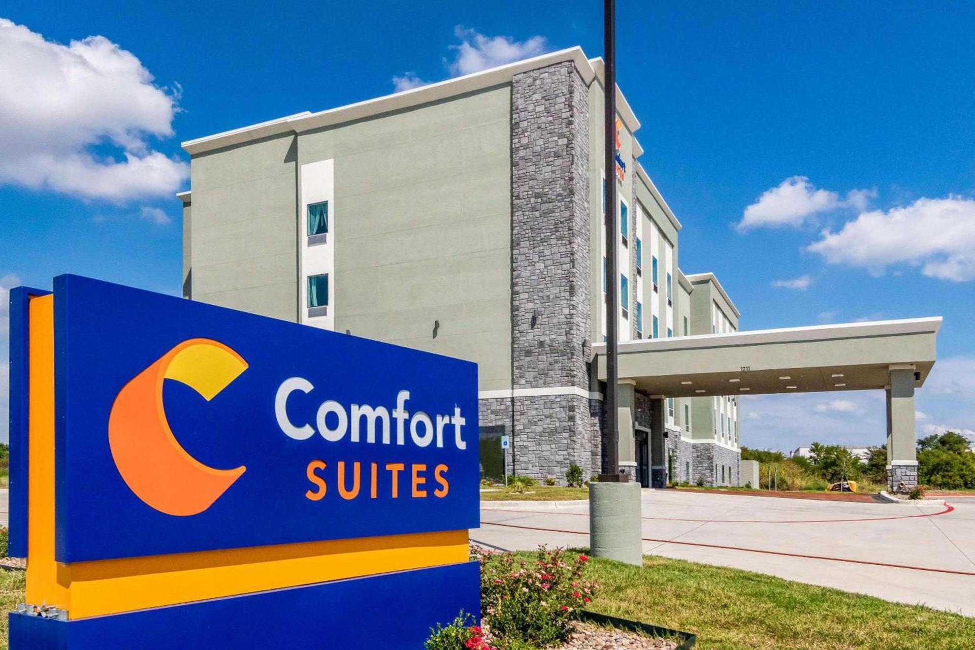 Comfort Suites DeSoto Dallas South photo 2