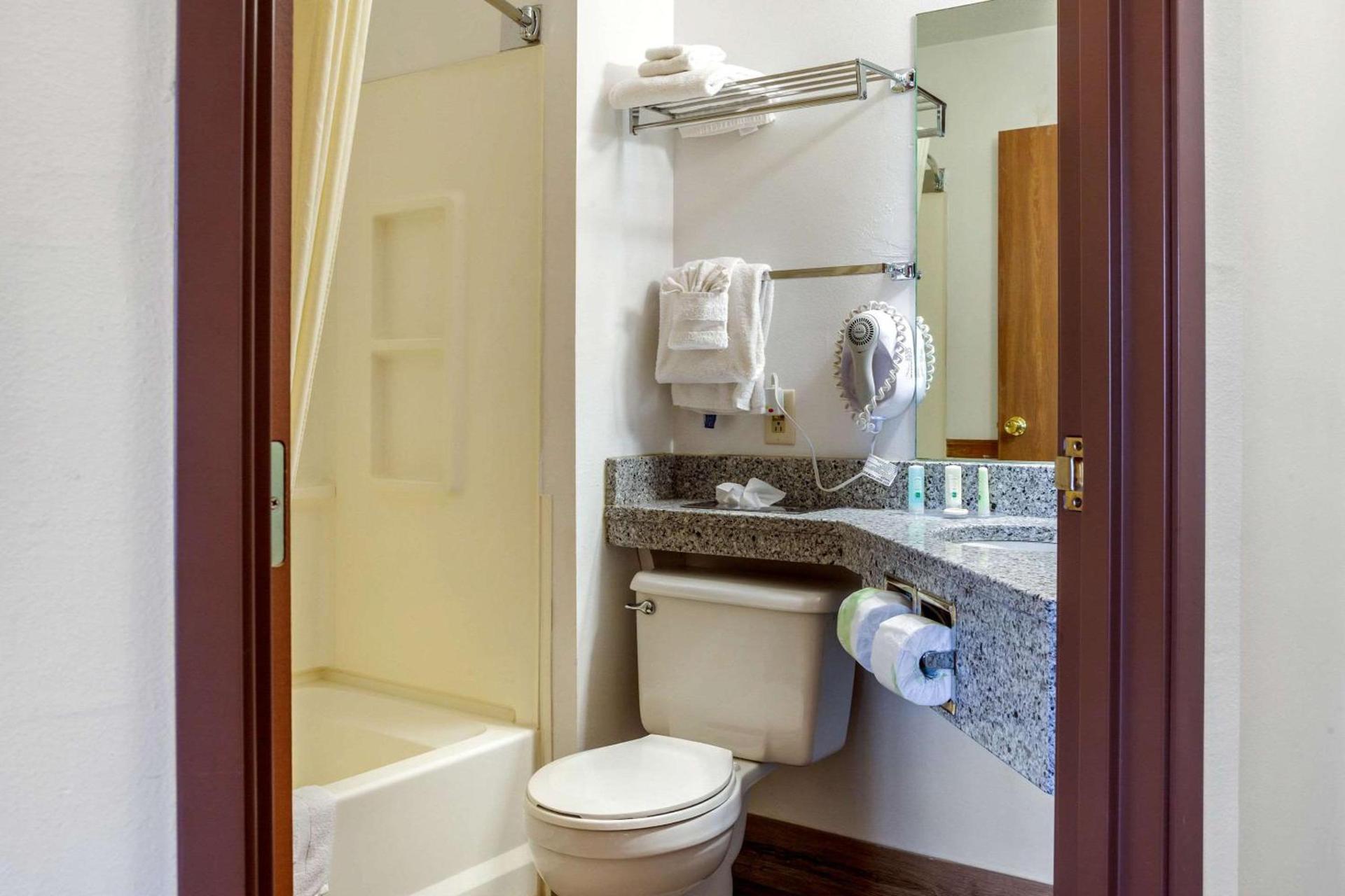 Quality Inn & Suites Prairie Du Chien photo 26