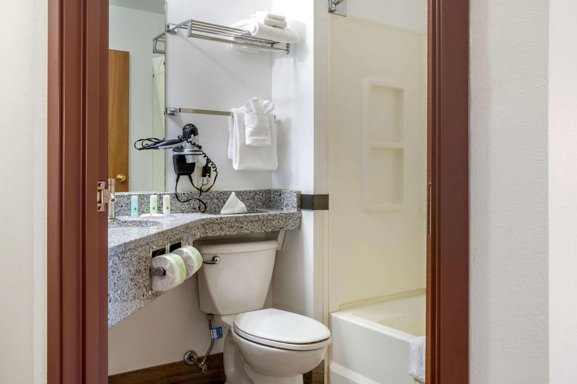 Quality Inn & Suites Prairie Du Chien photo 22