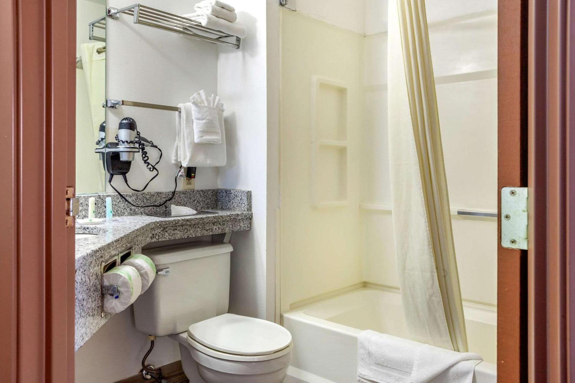 Quality Inn & Suites Prairie Du Chien photo 20