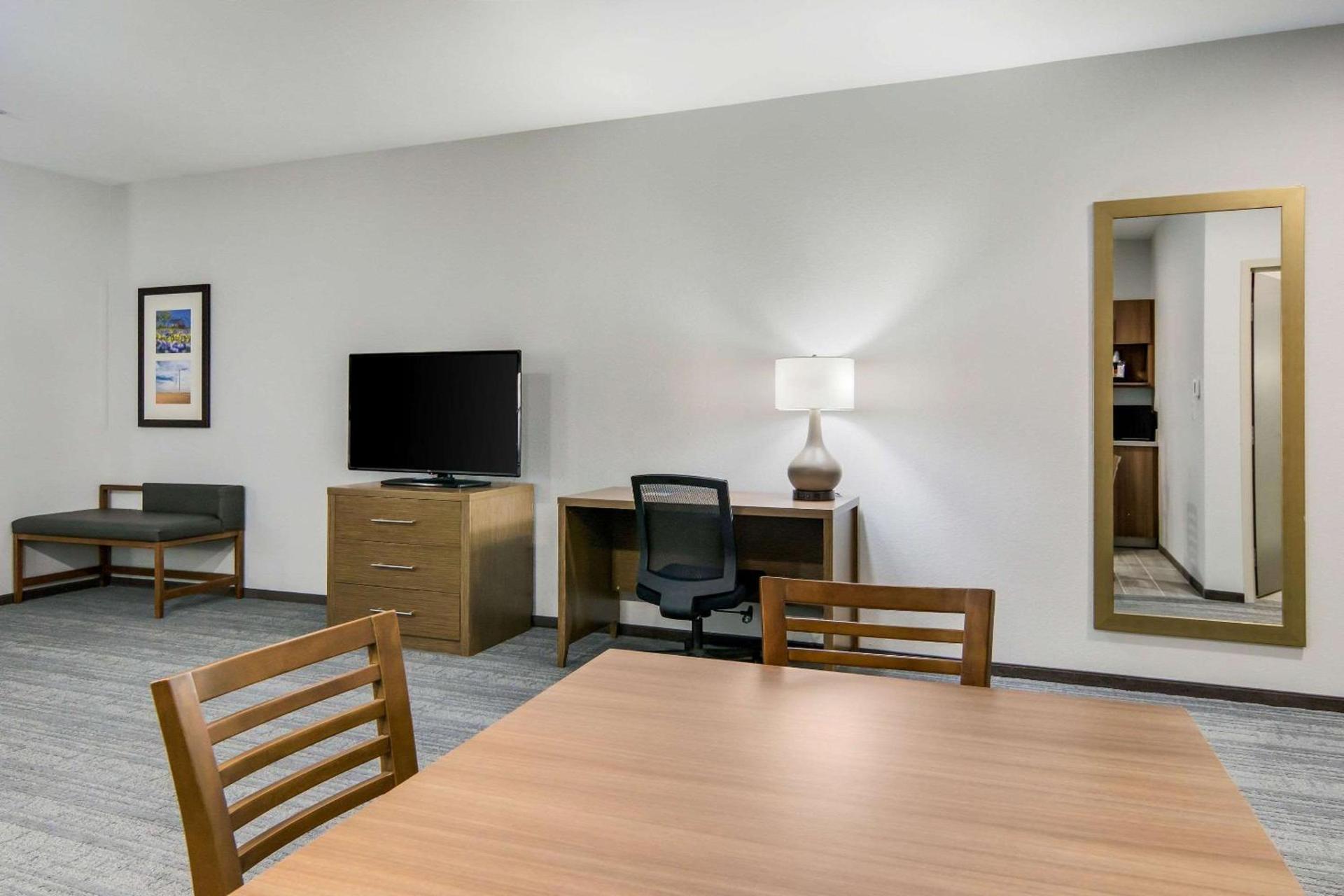 Comfort Suites DeSoto Dallas South photo 14