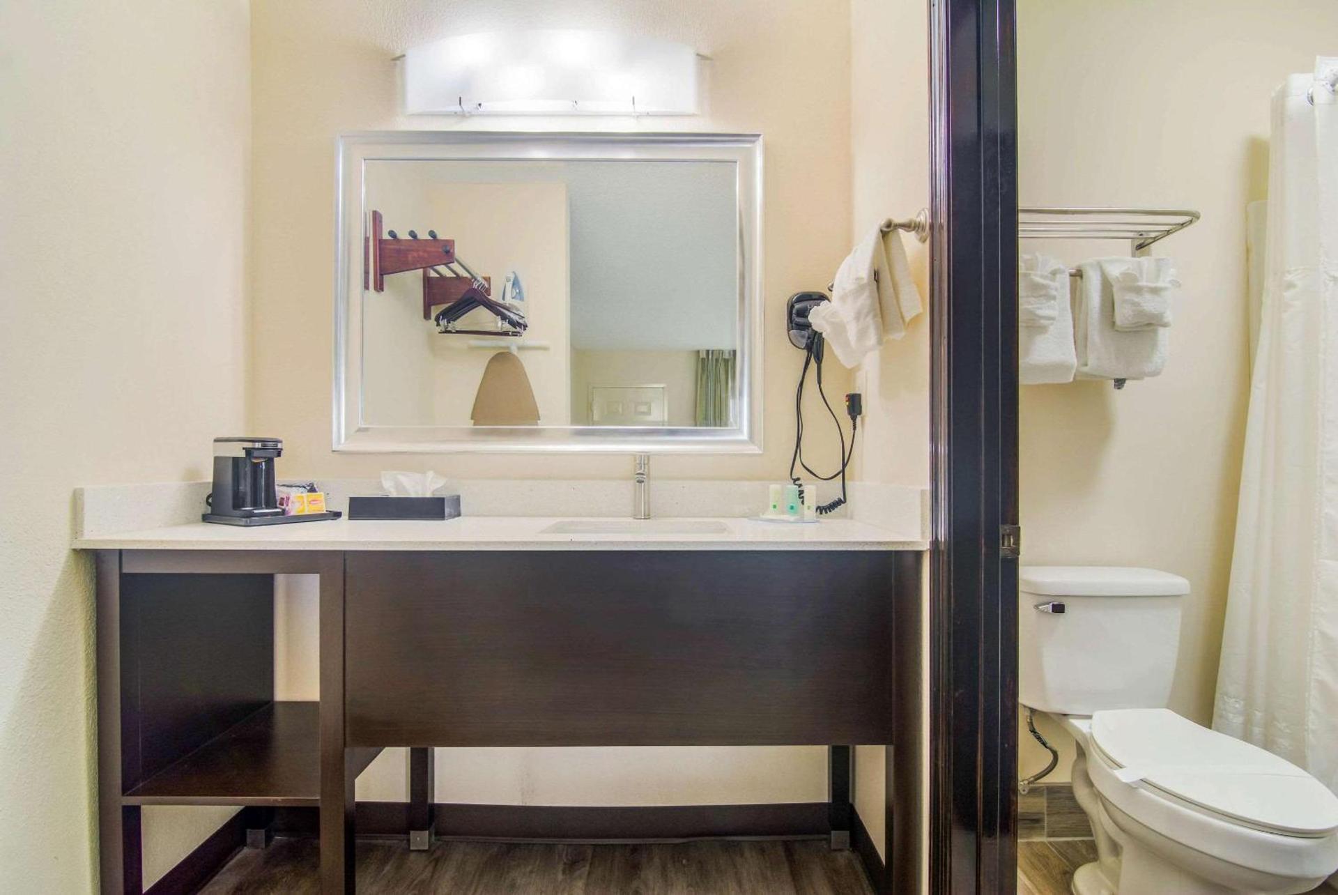 Quality Inn & Suites Lake City photo 18