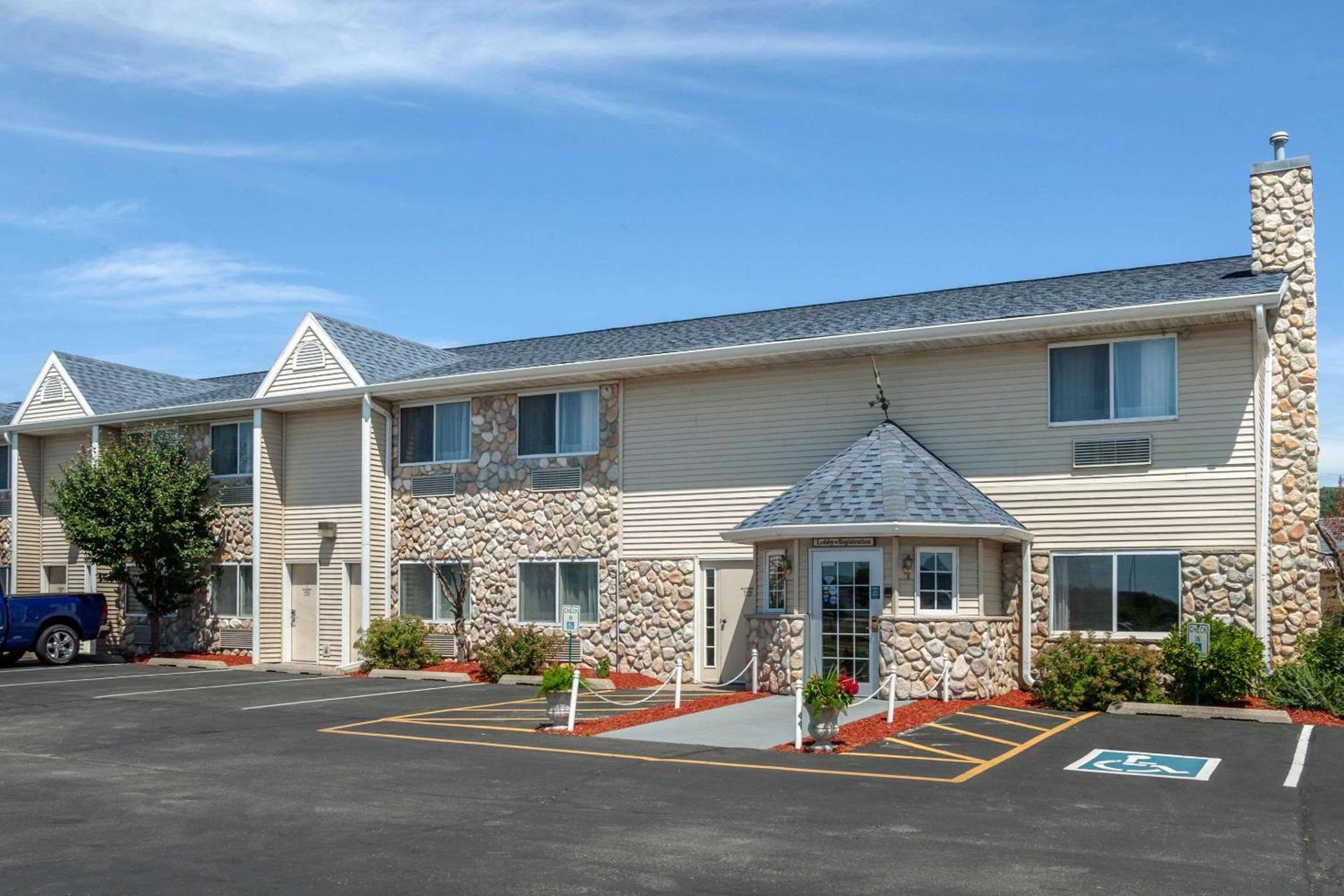 Quality Inn & Suites Prairie Du Chien photo 40
