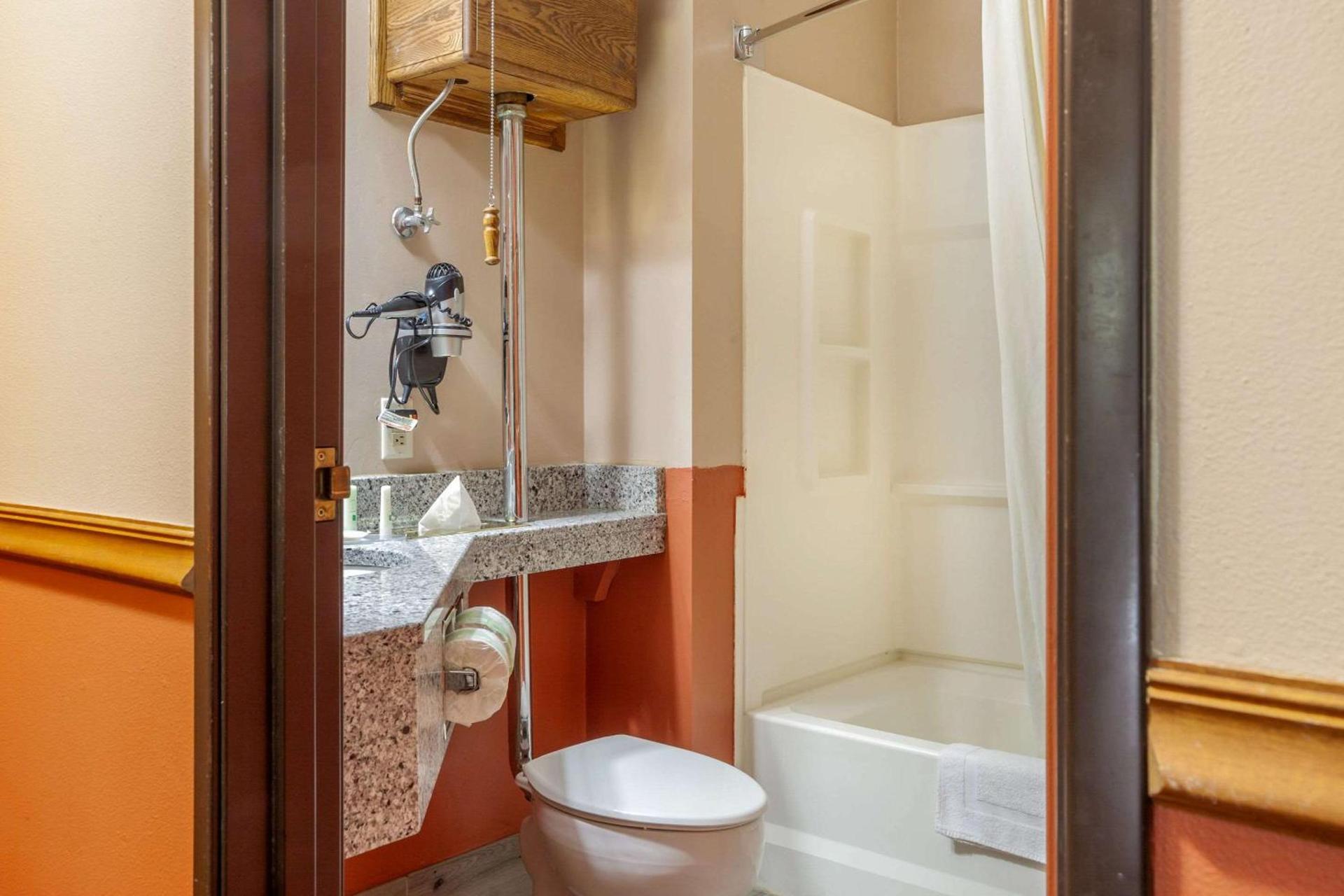 Quality Inn & Suites Prairie Du Chien photo 46