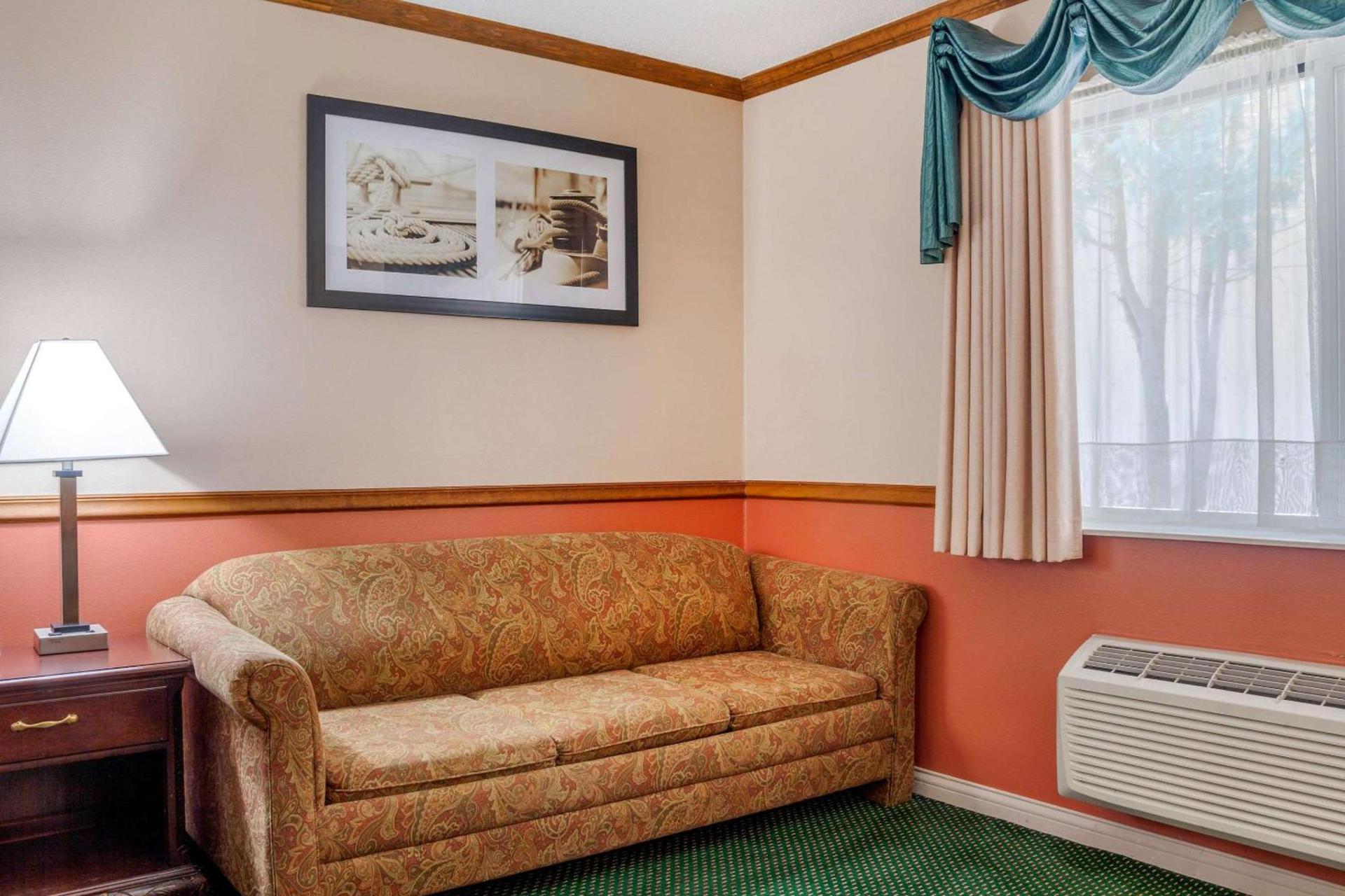 Quality Inn & Suites Prairie Du Chien photo 43