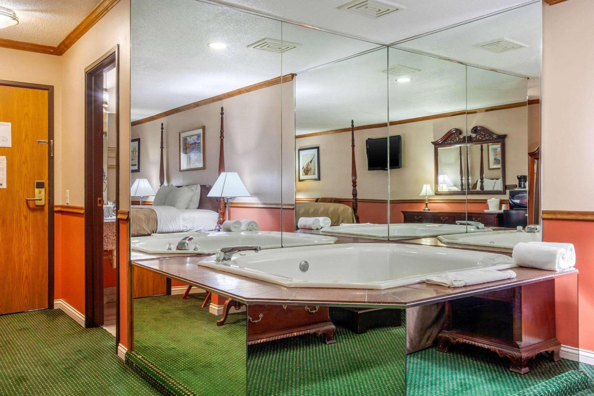 Quality Inn & Suites Prairie Du Chien photo 50
