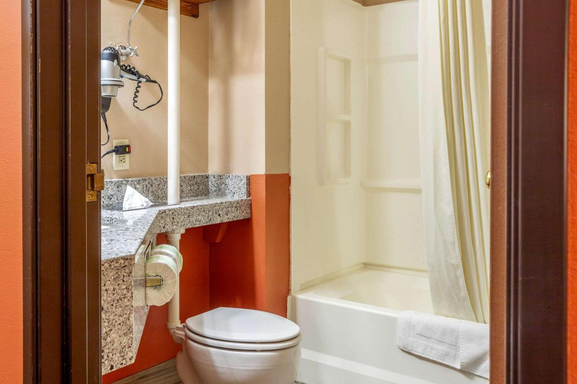 Quality Inn & Suites Prairie Du Chien photo 37