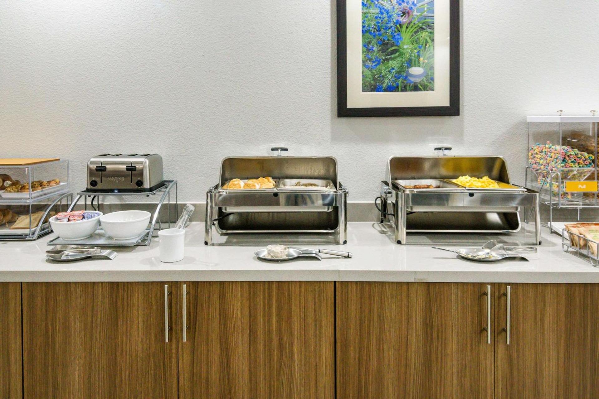 Comfort Suites DeSoto Dallas South photo 39