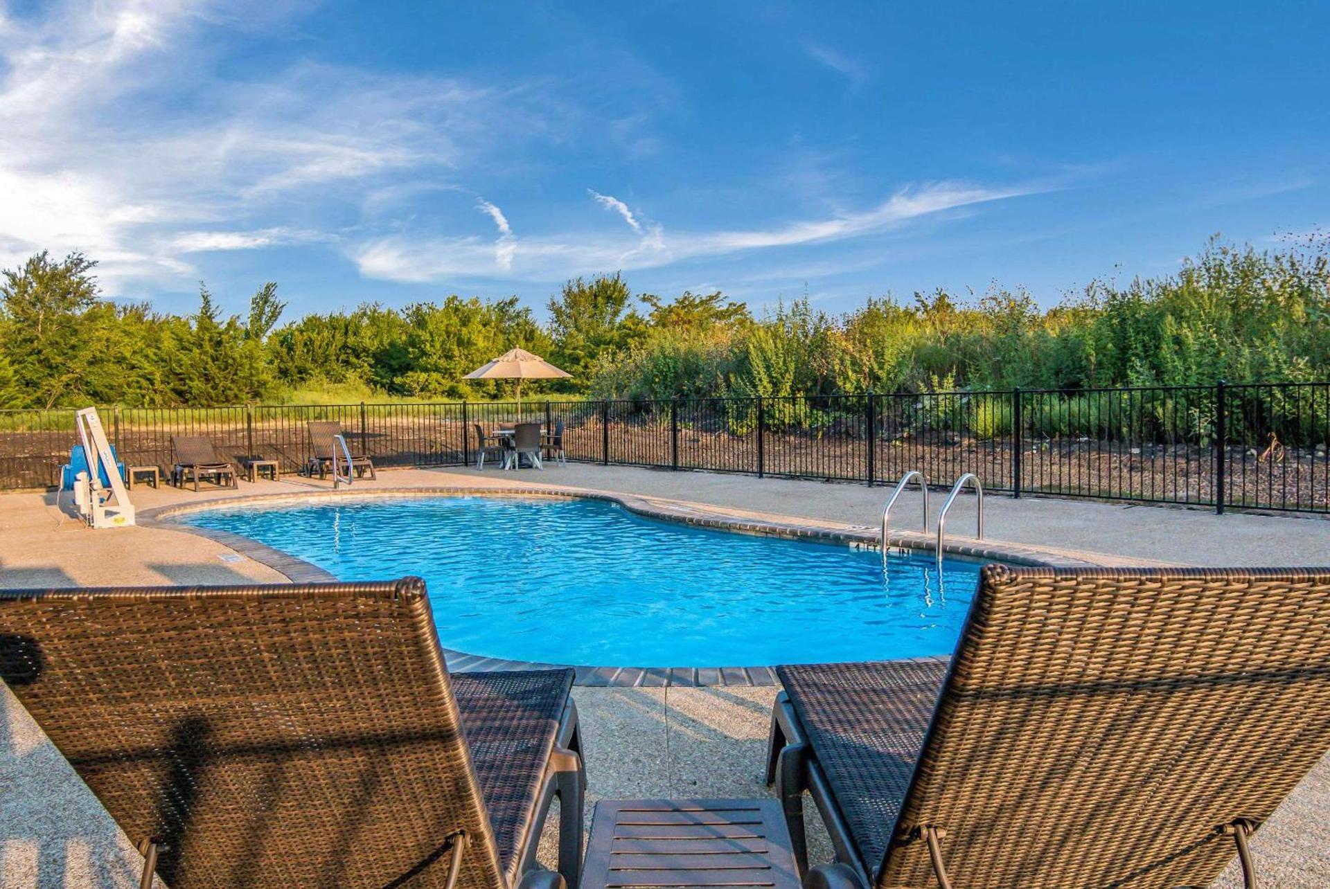 Comfort Suites DeSoto Dallas South photo 36