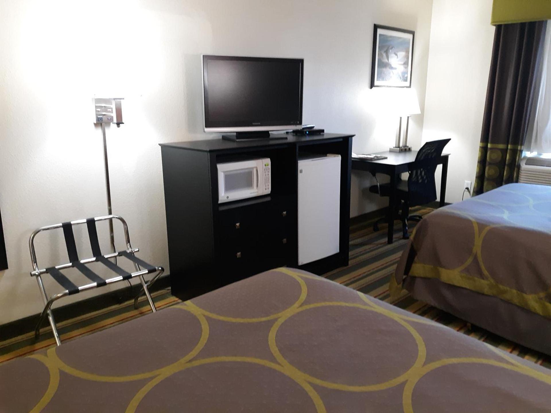 Super 8 by Wyndham Mound City photo 15