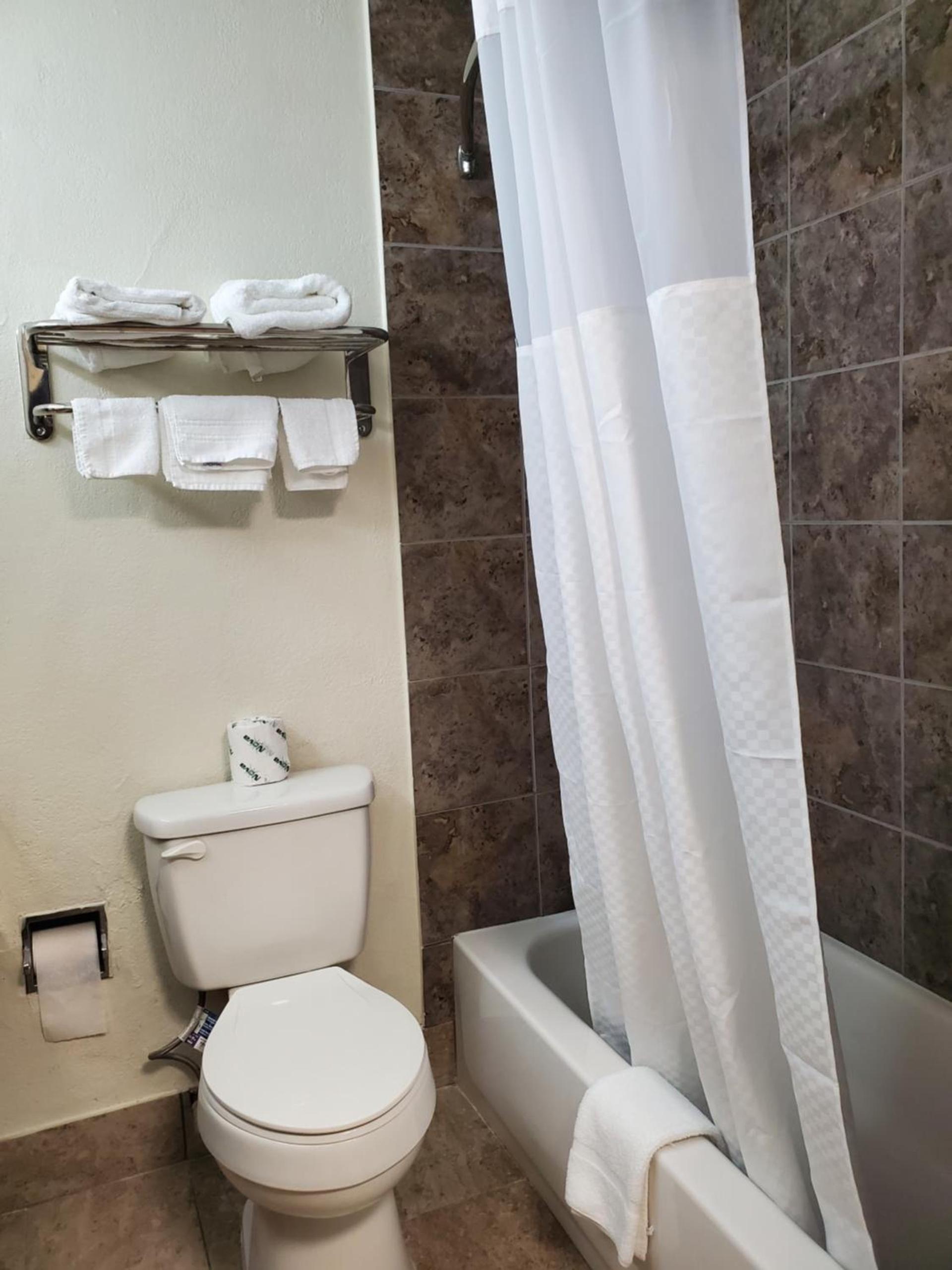 Days Inn by Wyndham Lawton photo 28