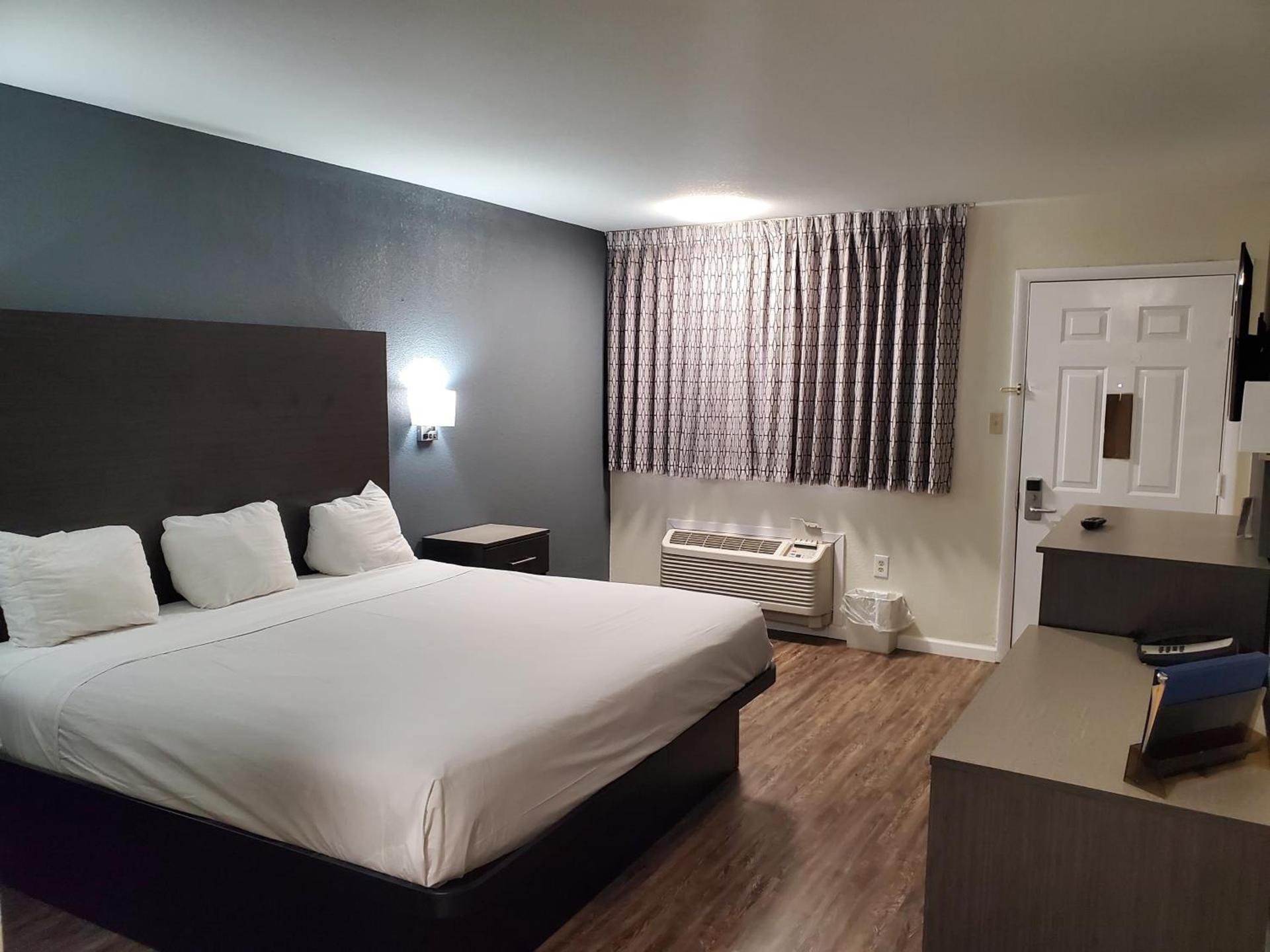 Days Inn by Wyndham Lawton photo 14