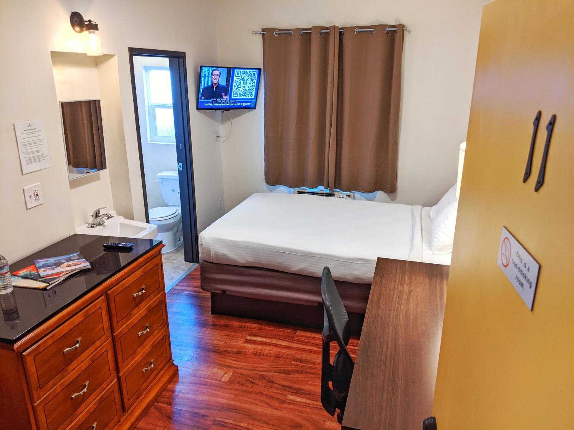 Anchor Pointe Inn photo 32