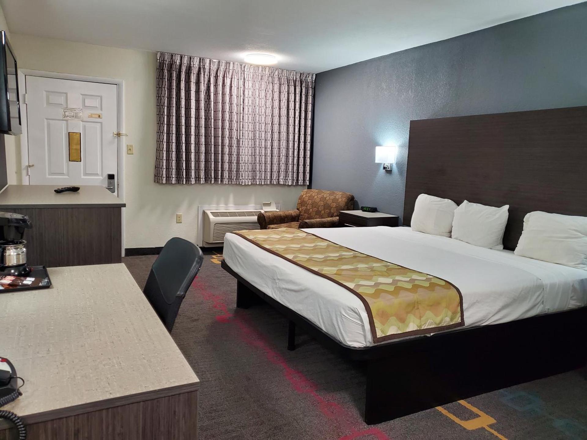 Days Inn by Wyndham Lawton photo 30