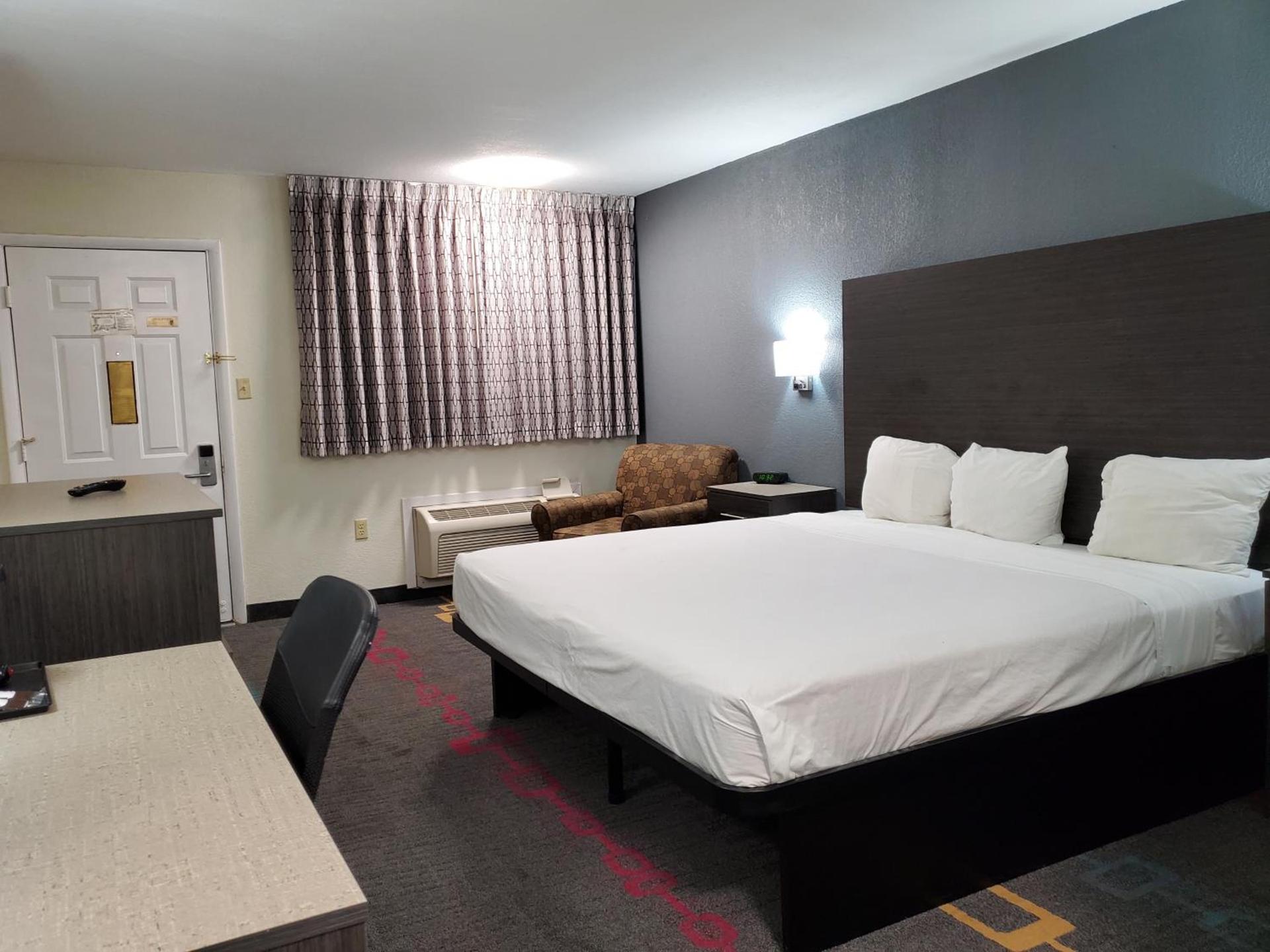 Days Inn by Wyndham Lawton photo 29