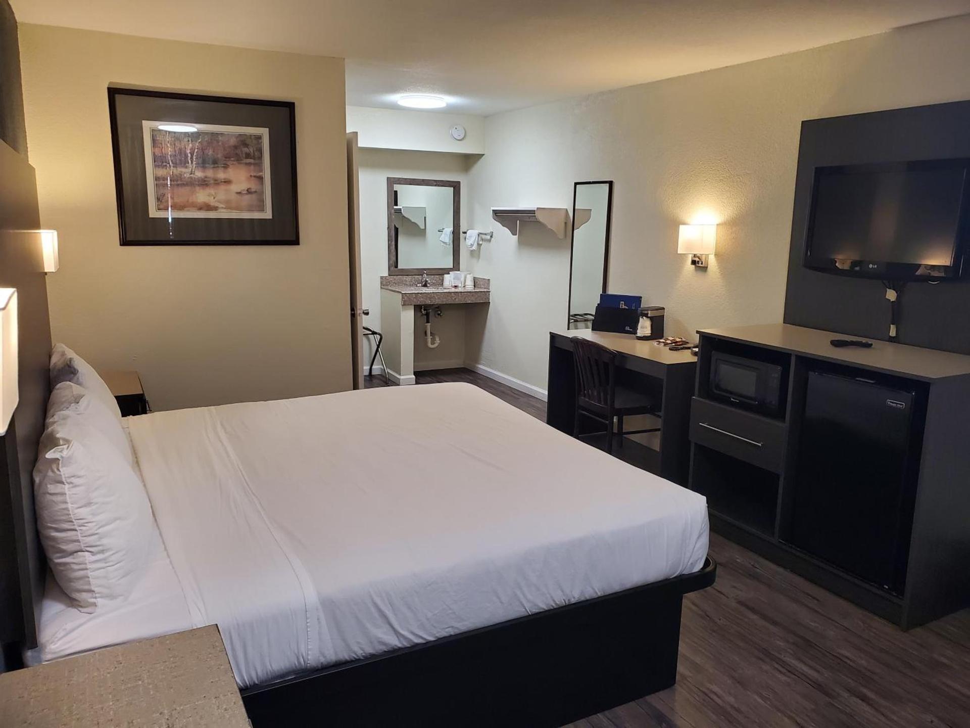 Days Inn by Wyndham Lawton photo 25