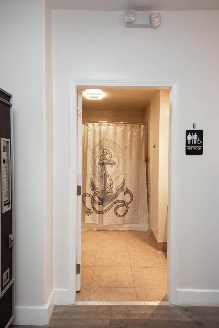 Anchor Pointe Inn photo 27