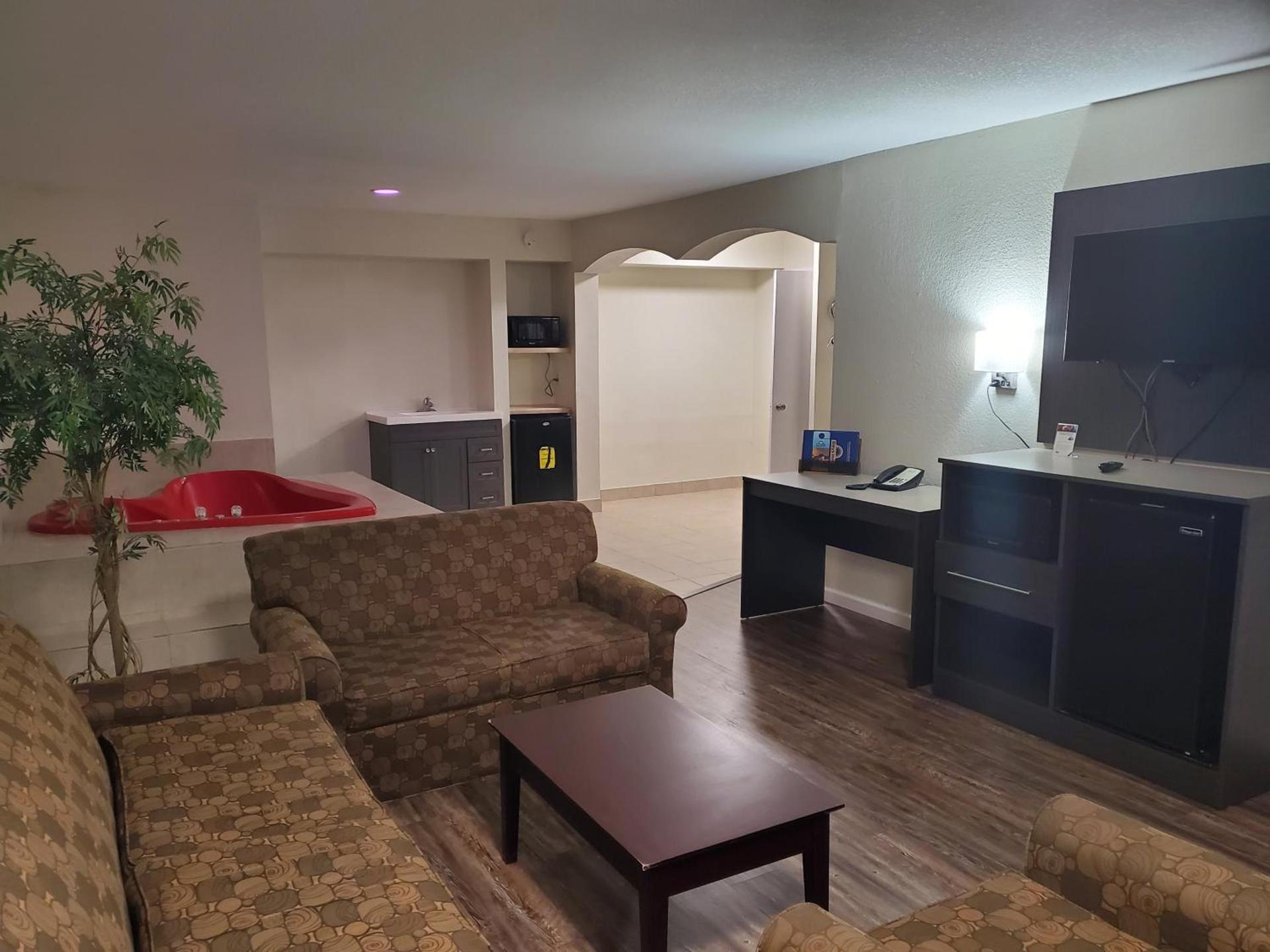 Days Inn by Wyndham Lawton photo 21