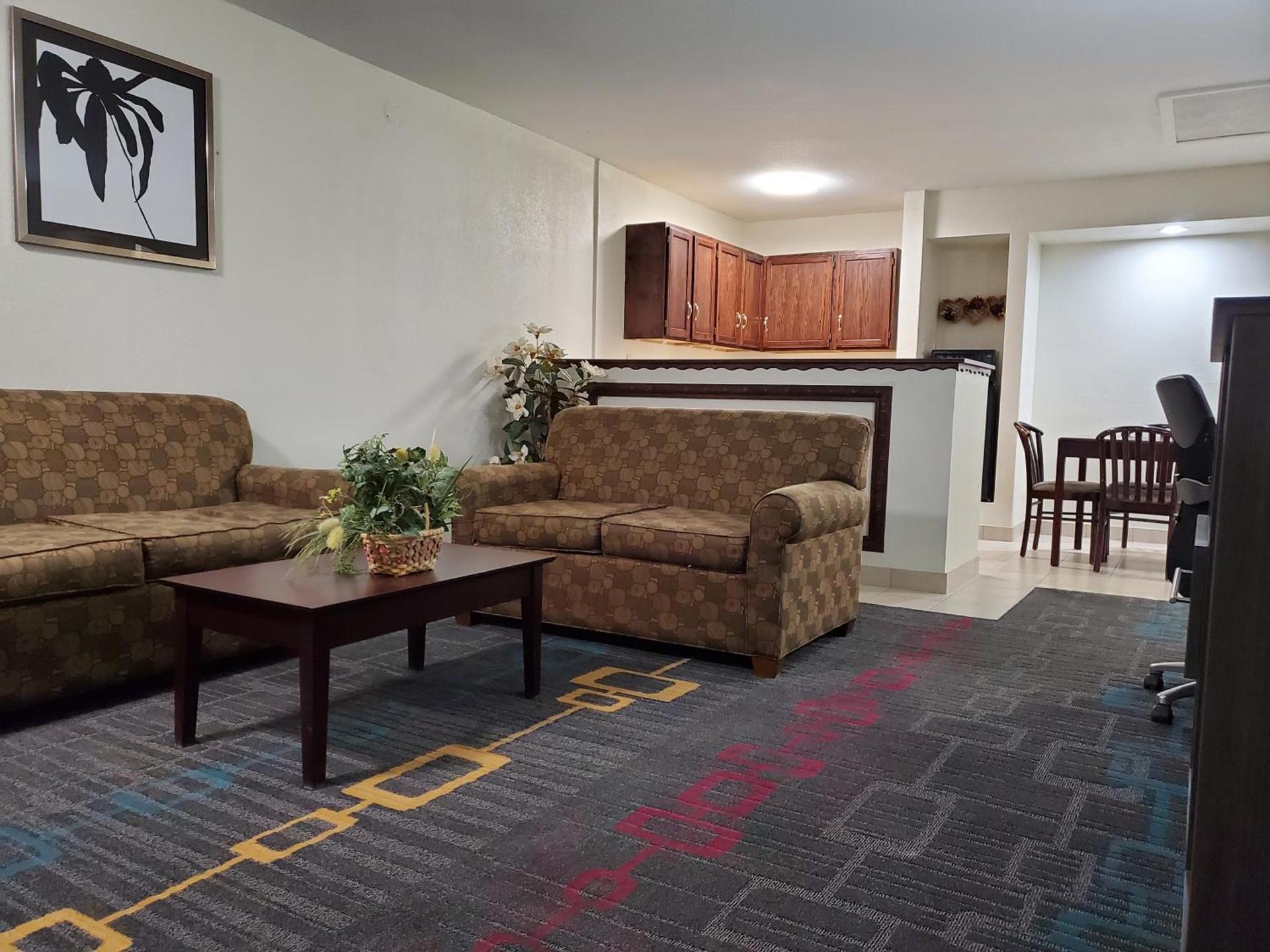 Days Inn by Wyndham Lawton photo 17