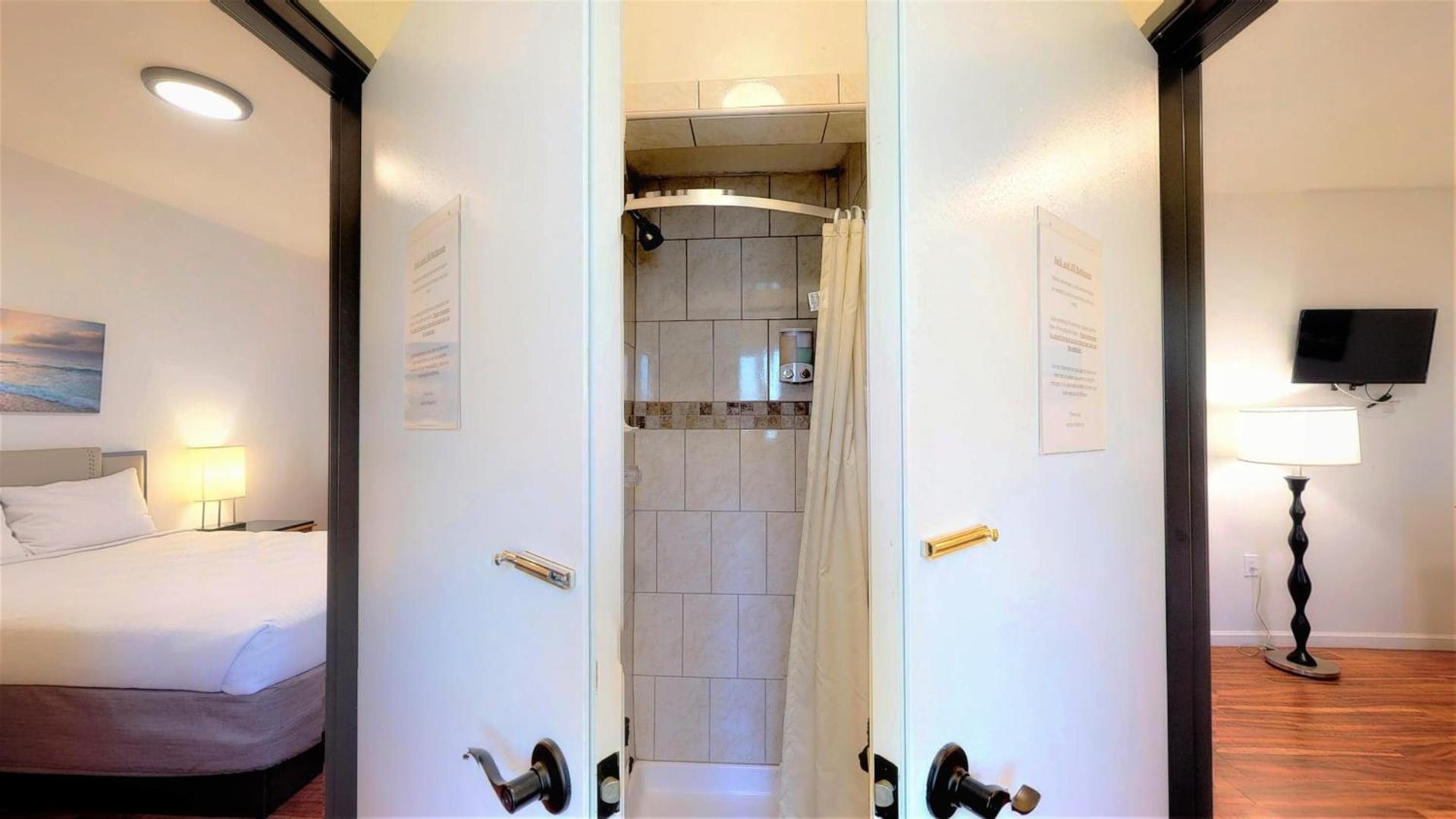 Anchor Pointe Inn photo 24