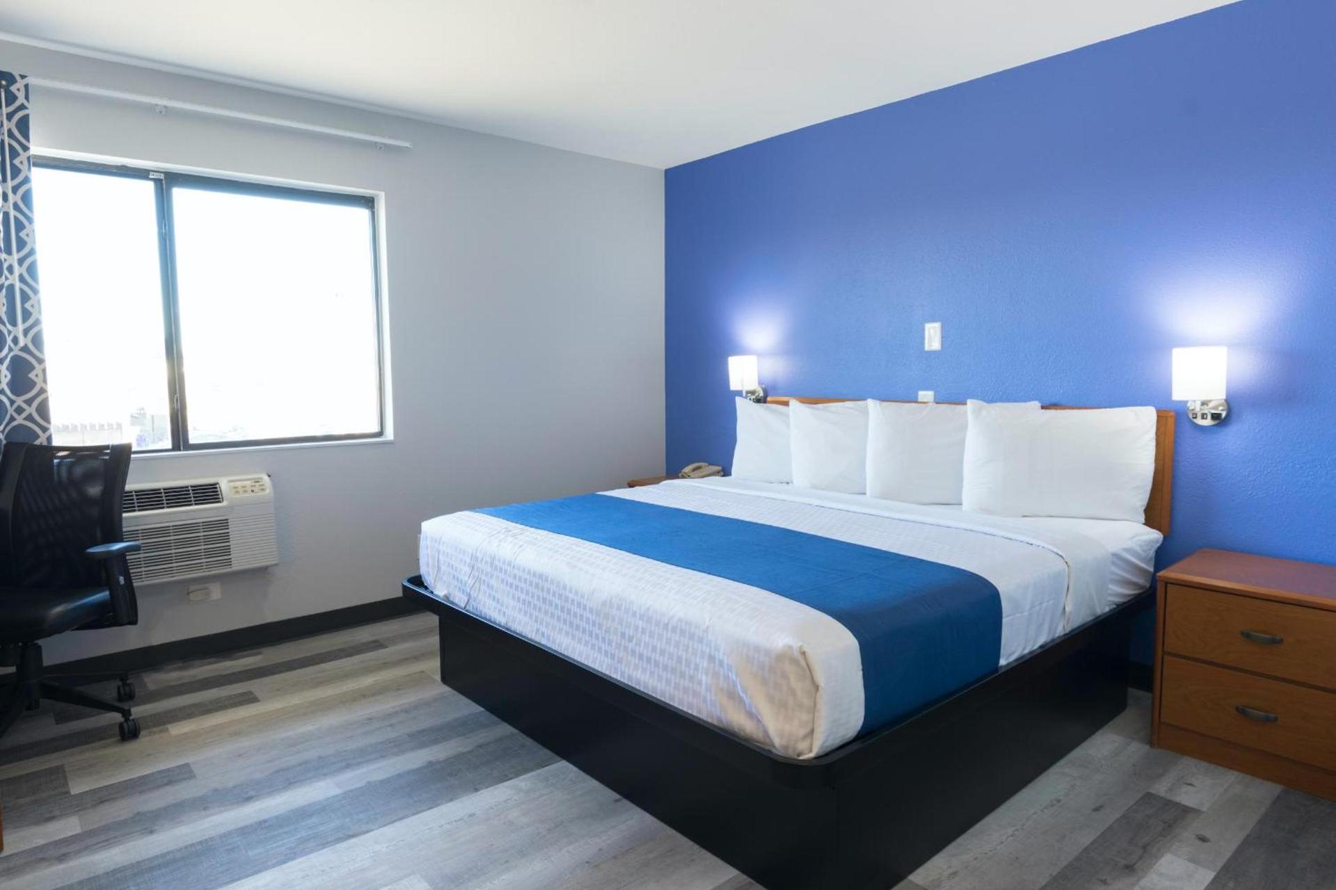 Americas Best Value Inn East Peoria photo 8