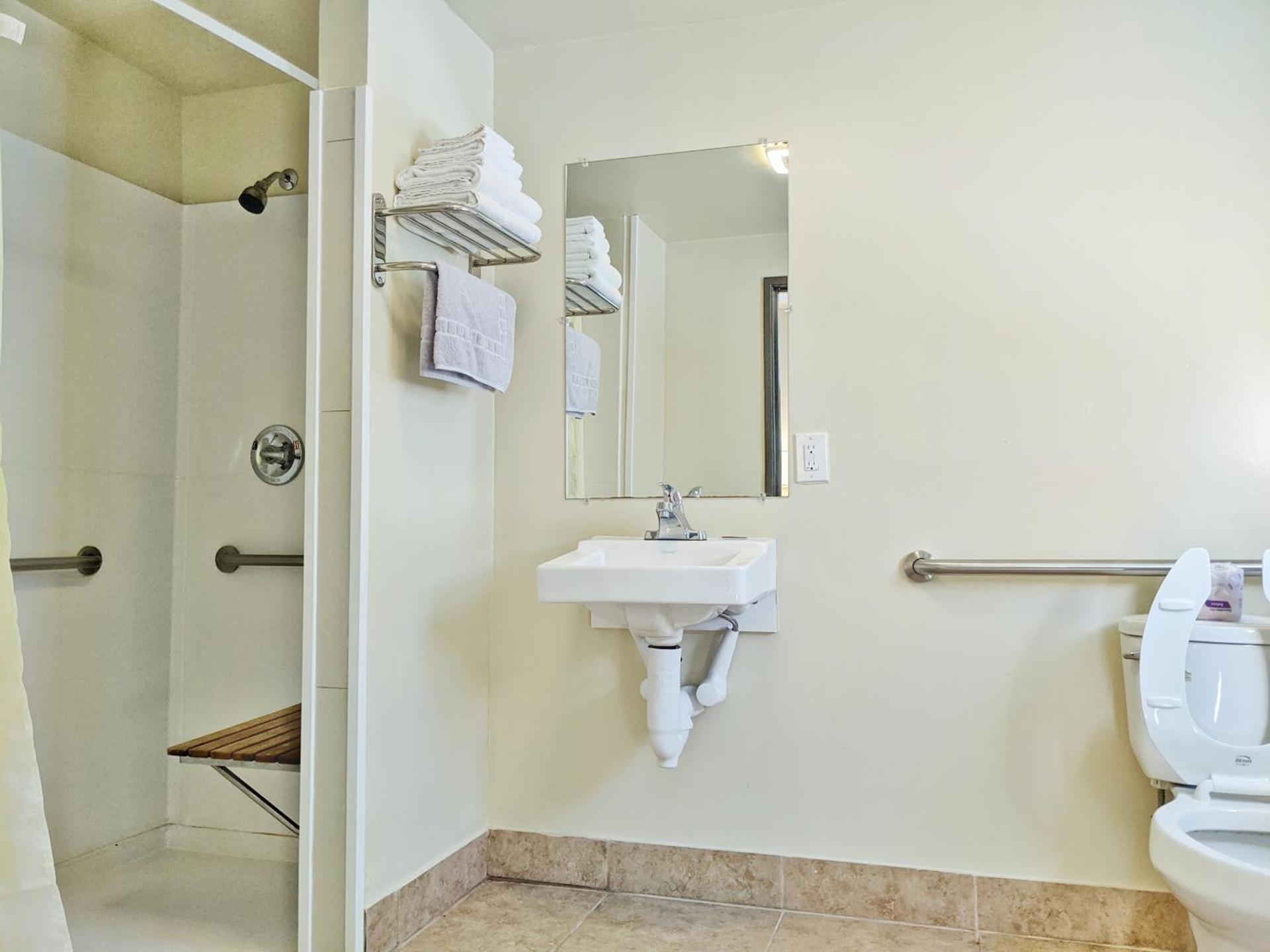 Anchor Pointe Inn photo 22