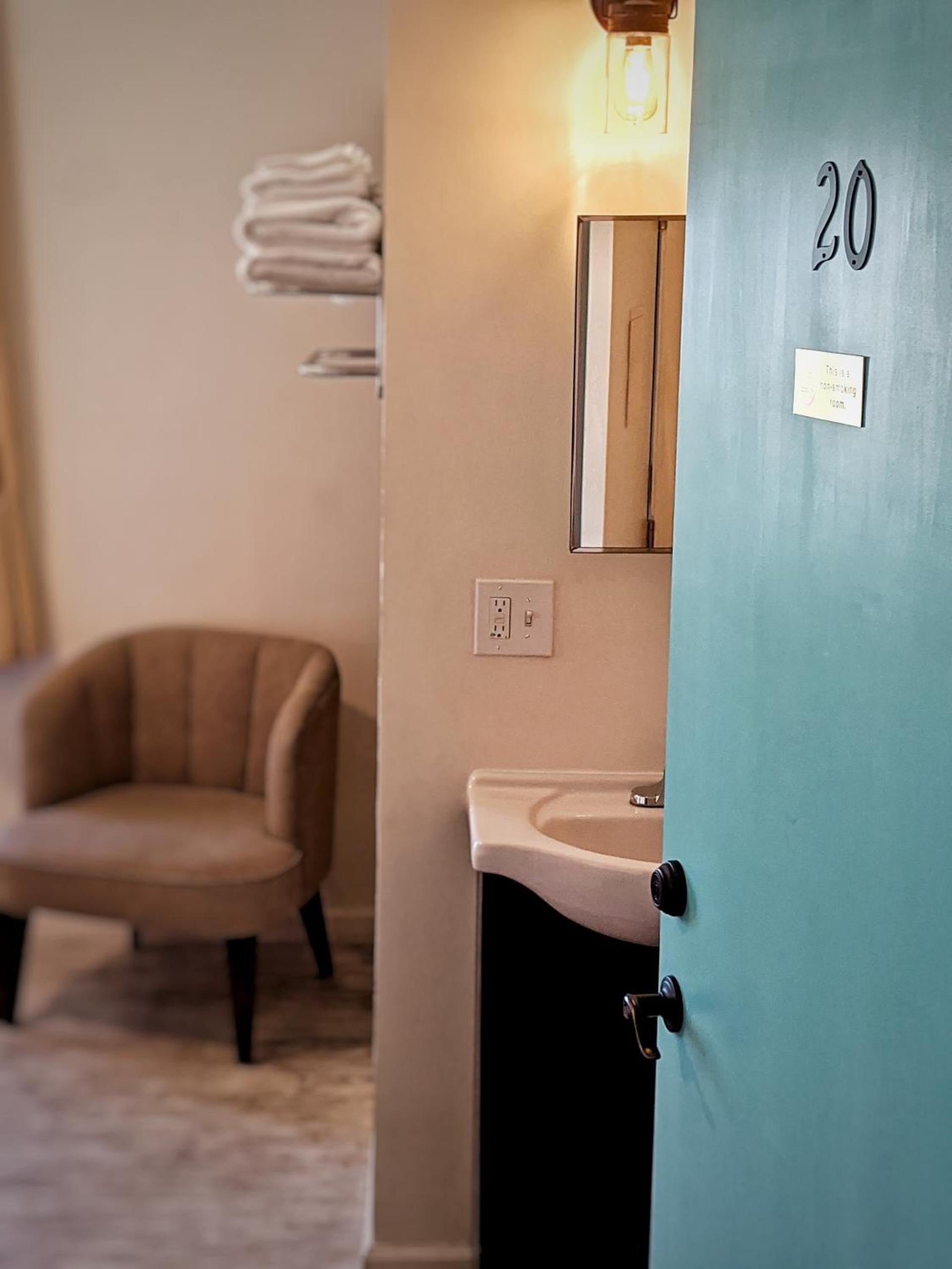 Anchor Pointe Inn photo 2